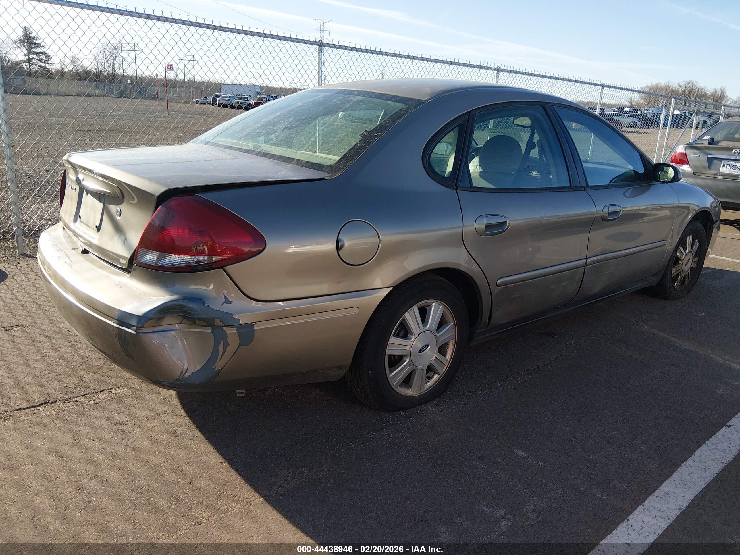FORD TAURUS image 4