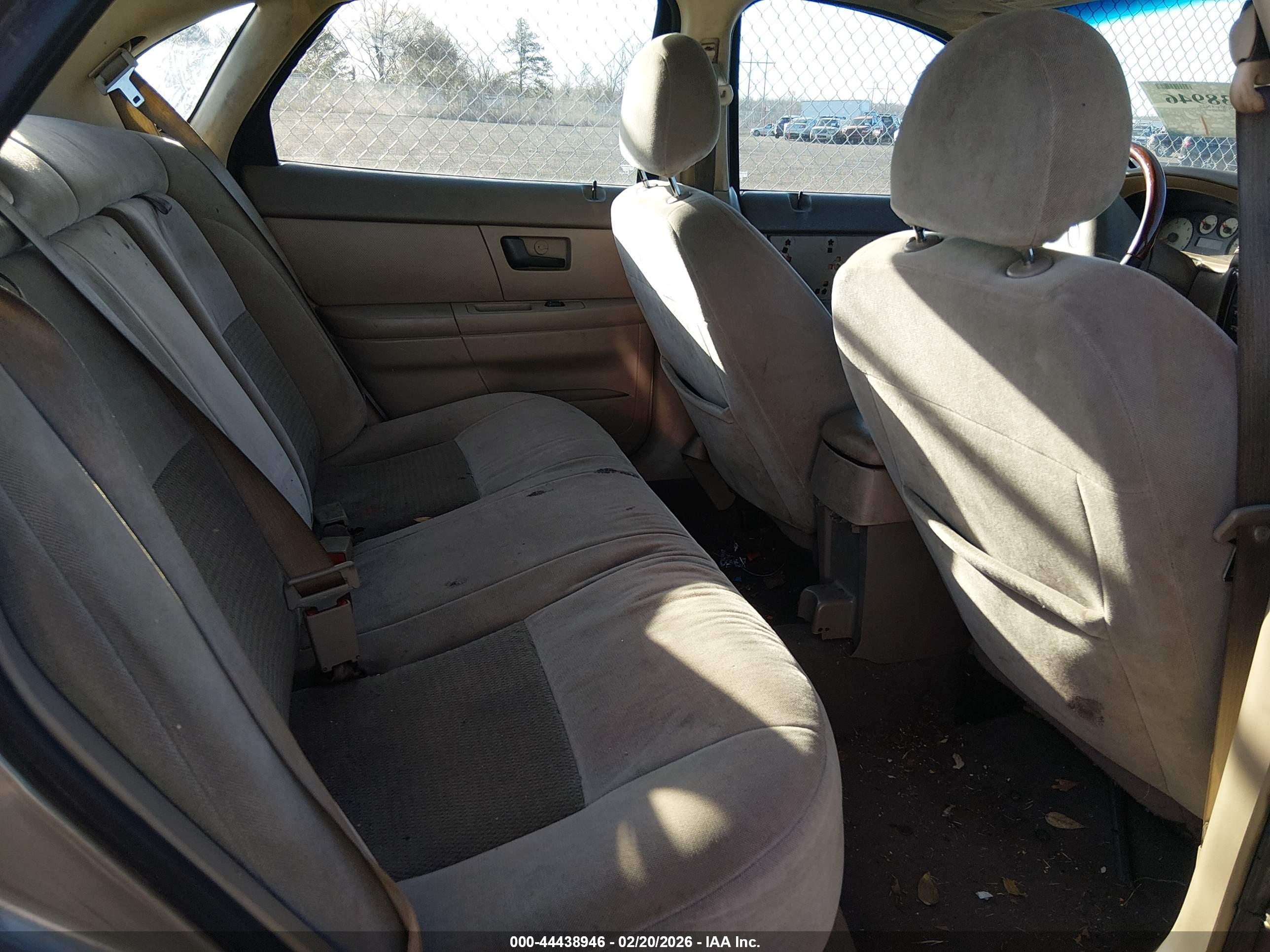FORD TAURUS image 8