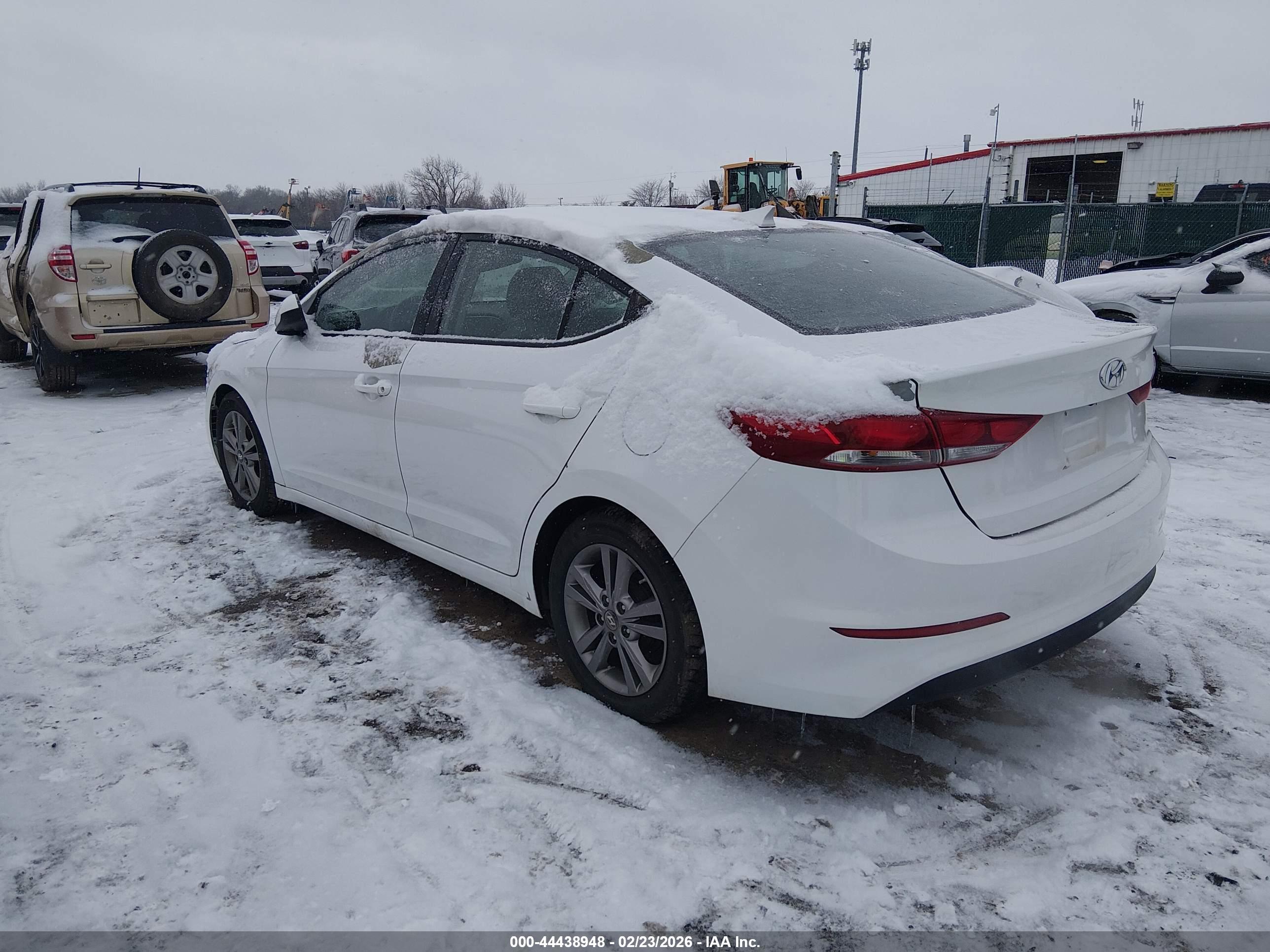 HYUNDAI ELANTRA image 3
