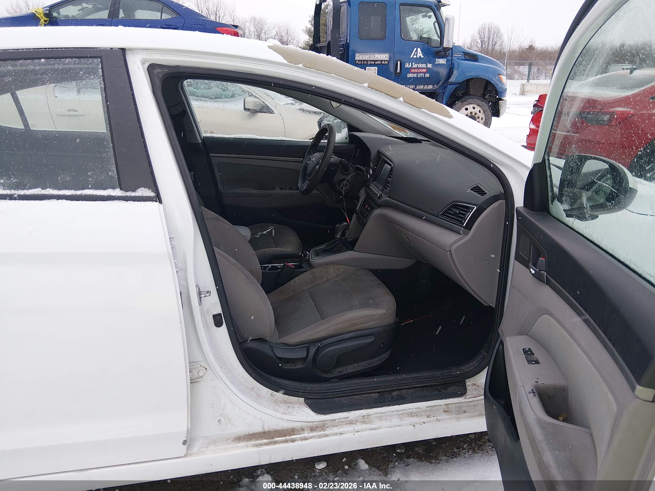 HYUNDAI ELANTRA image 5