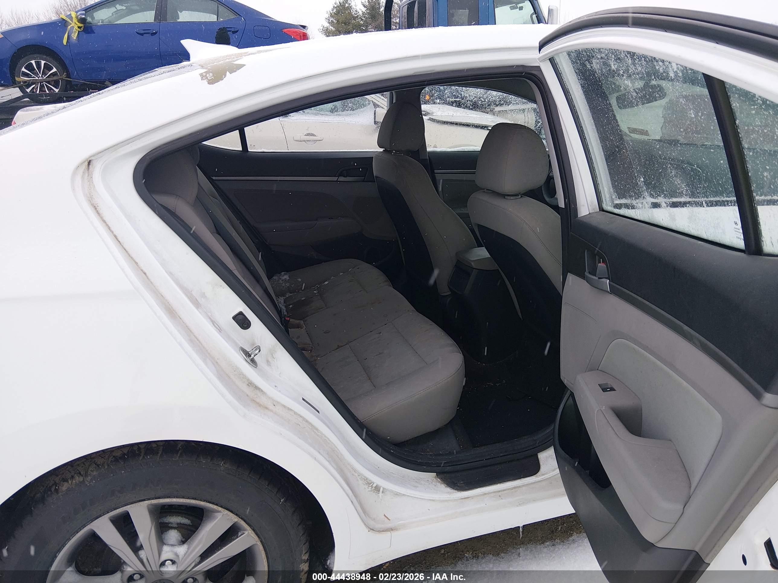 HYUNDAI ELANTRA image 8