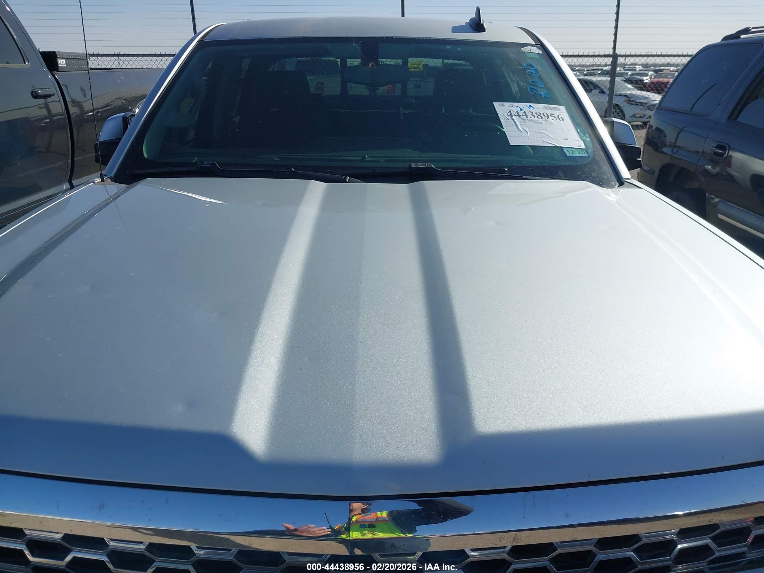 CHEVROLET SILVERADO image 6