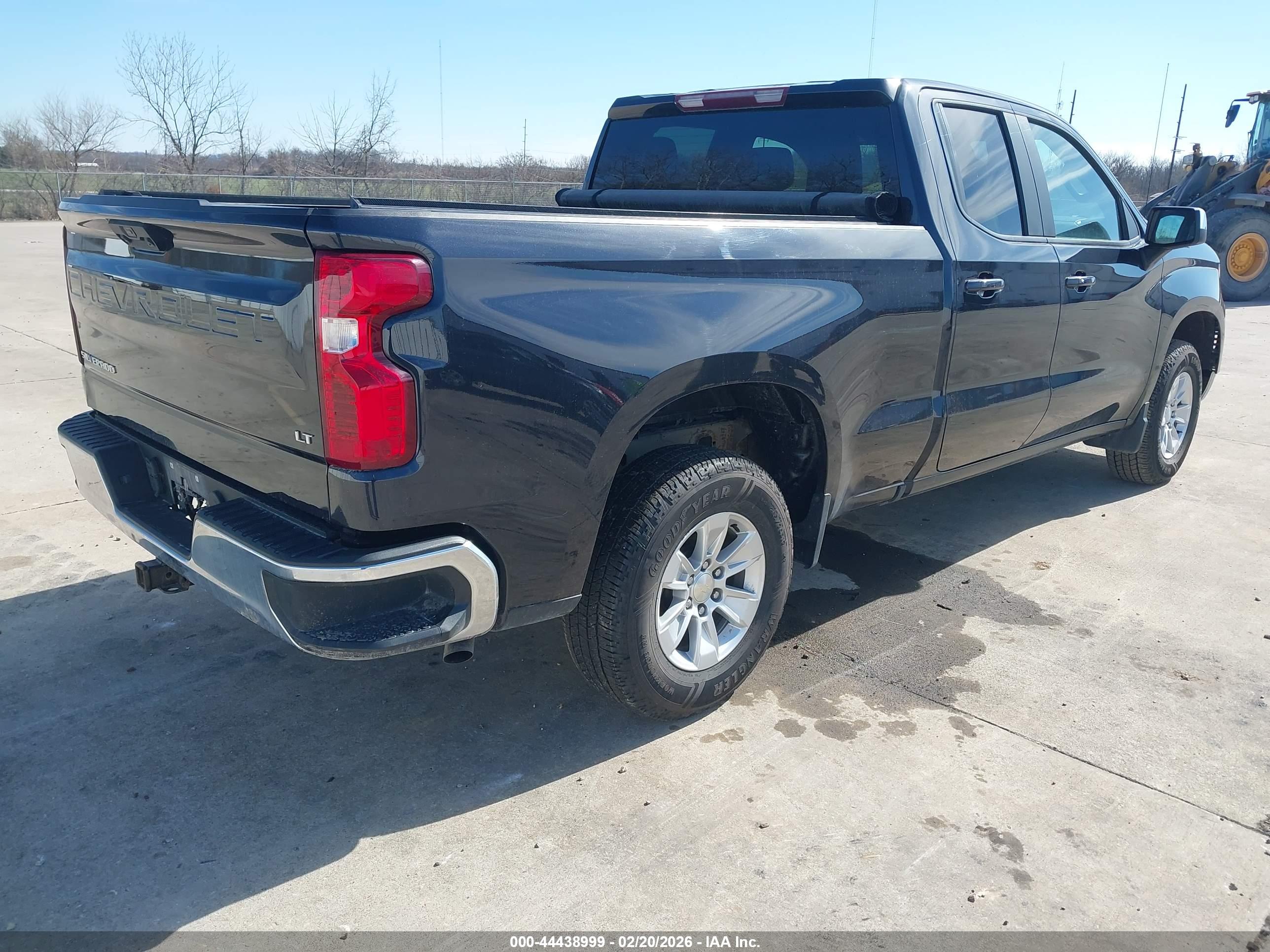 CHEVROLET SILVERADO image 4