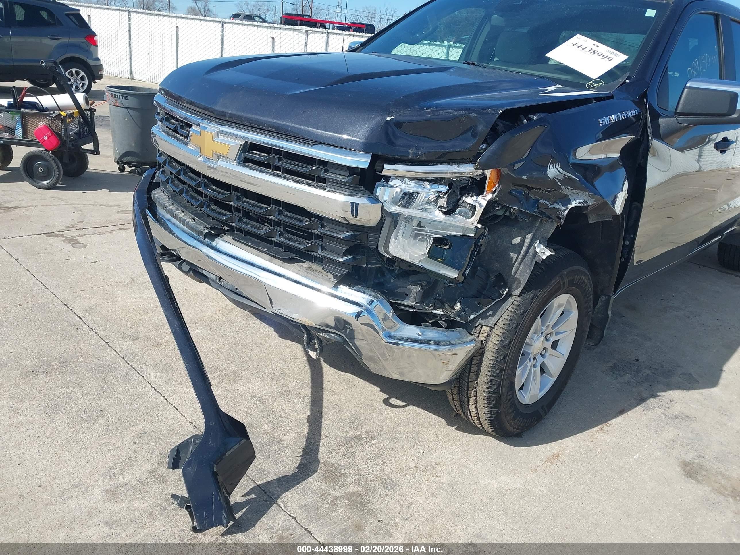 CHEVROLET SILVERADO image 6