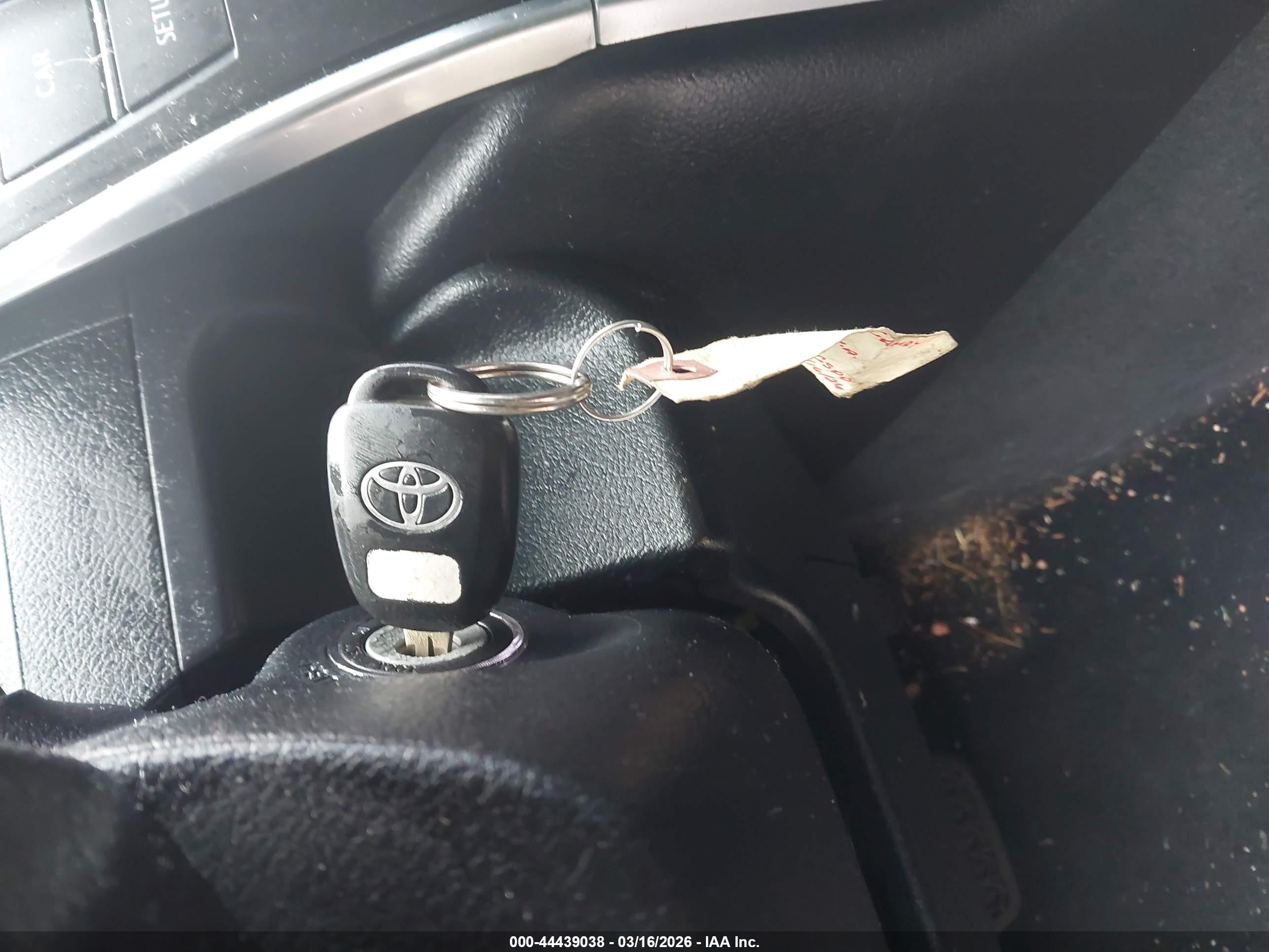 TOYOTA CAMRY image 11