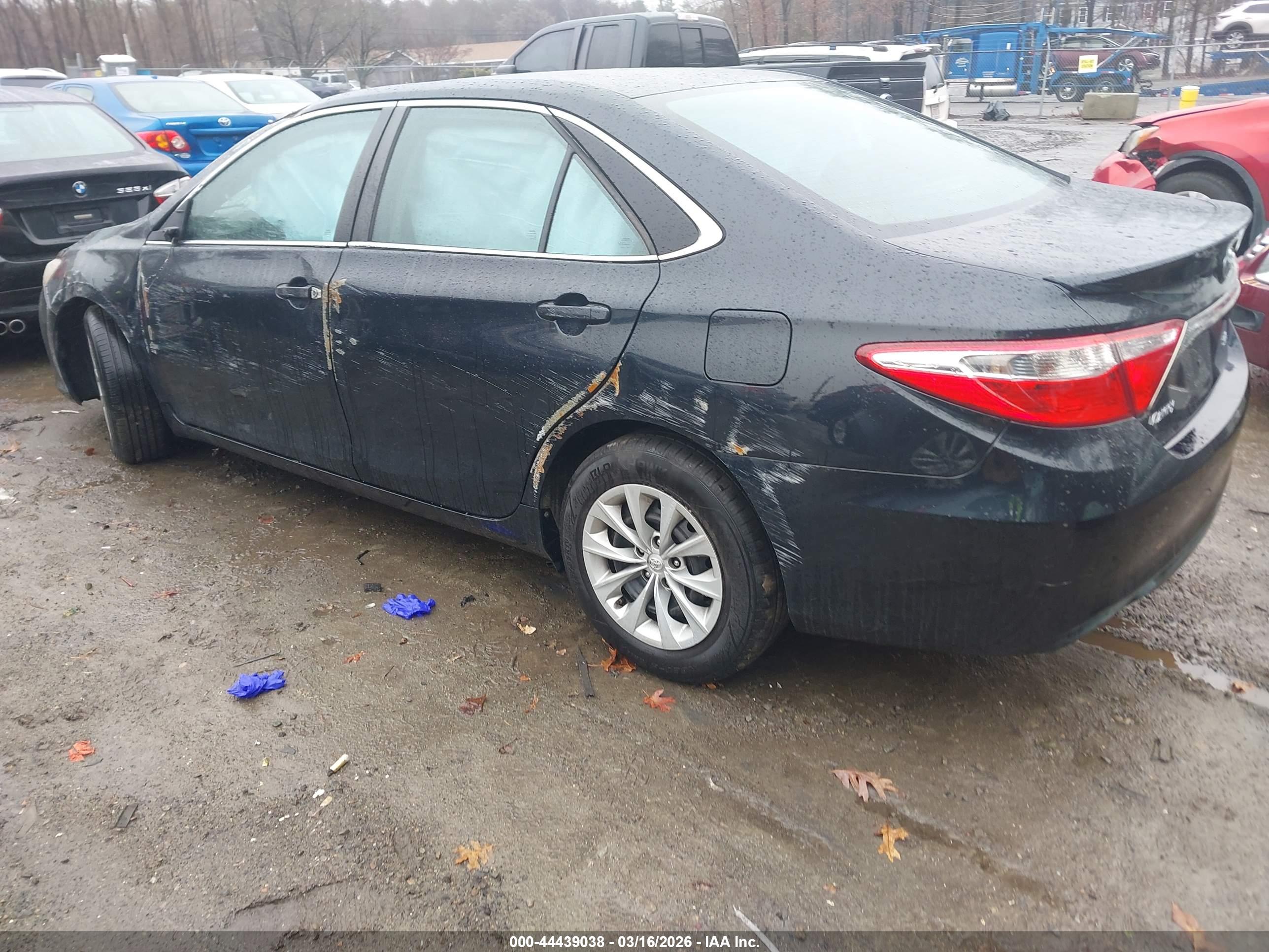 TOYOTA CAMRY image 3