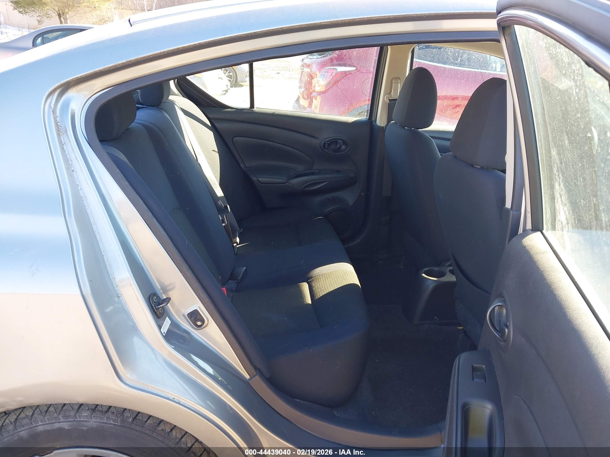 NISSAN VERSA image 8