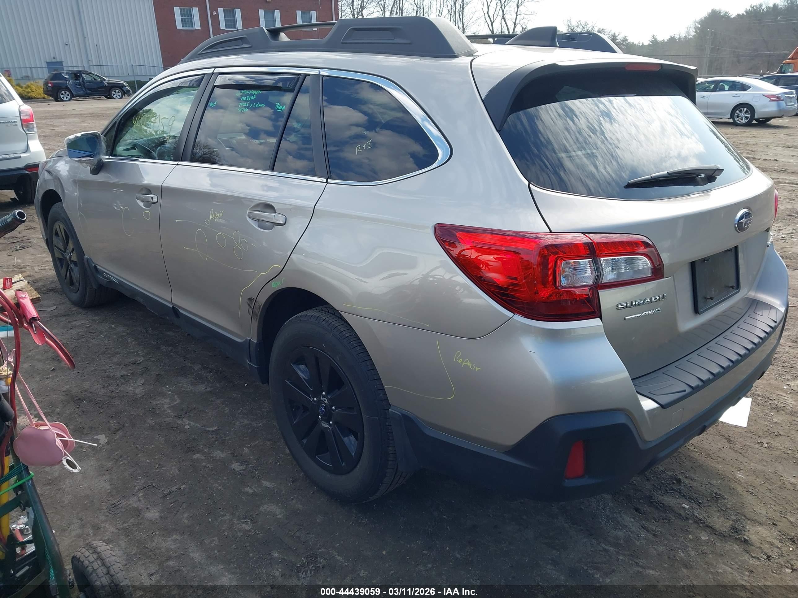 SUBARU OUTBACK image 3