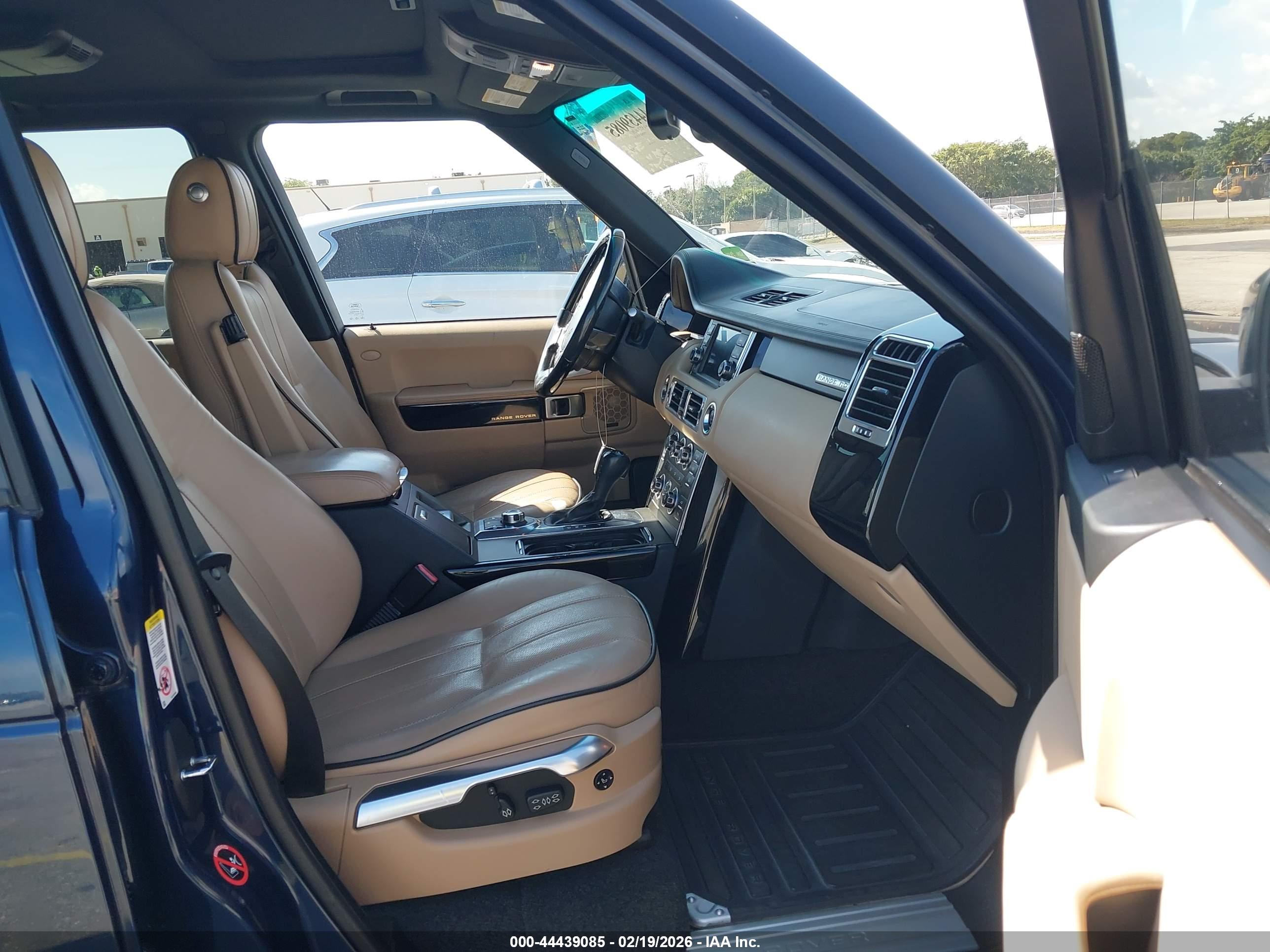 LAND ROVER image 5