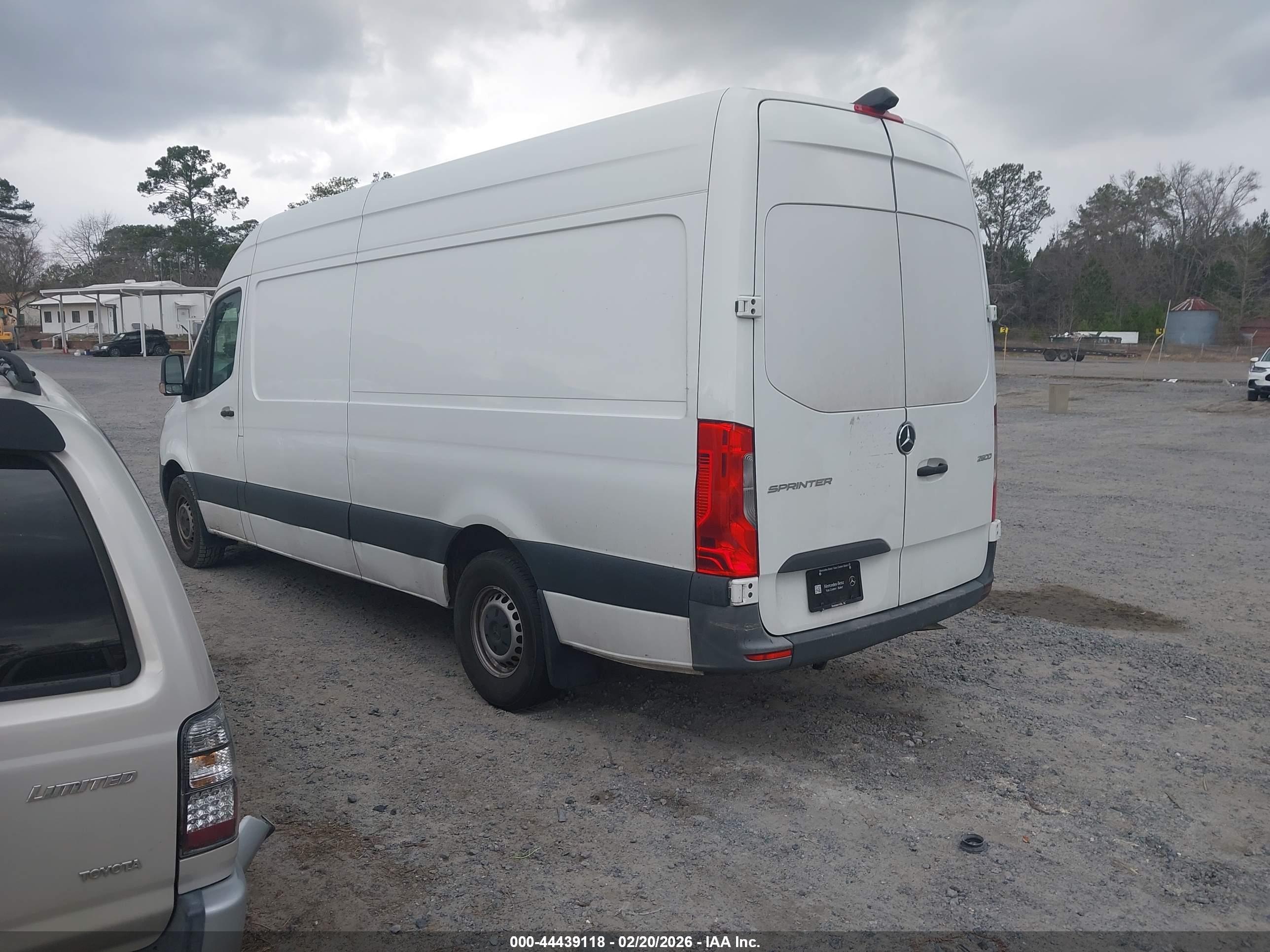 MERCEDES-BENZ SPRINTER image 3