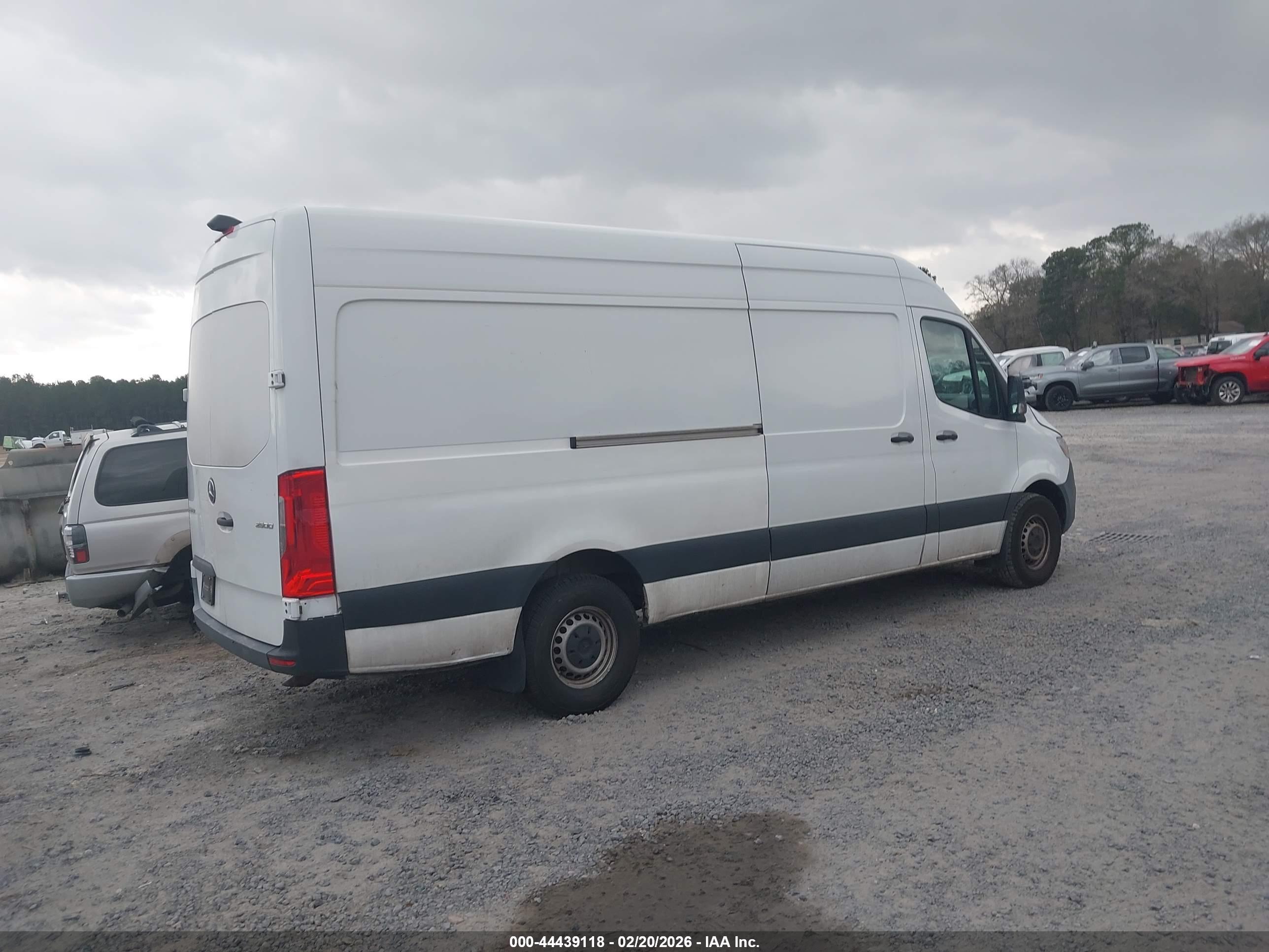 MERCEDES-BENZ SPRINTER image 4