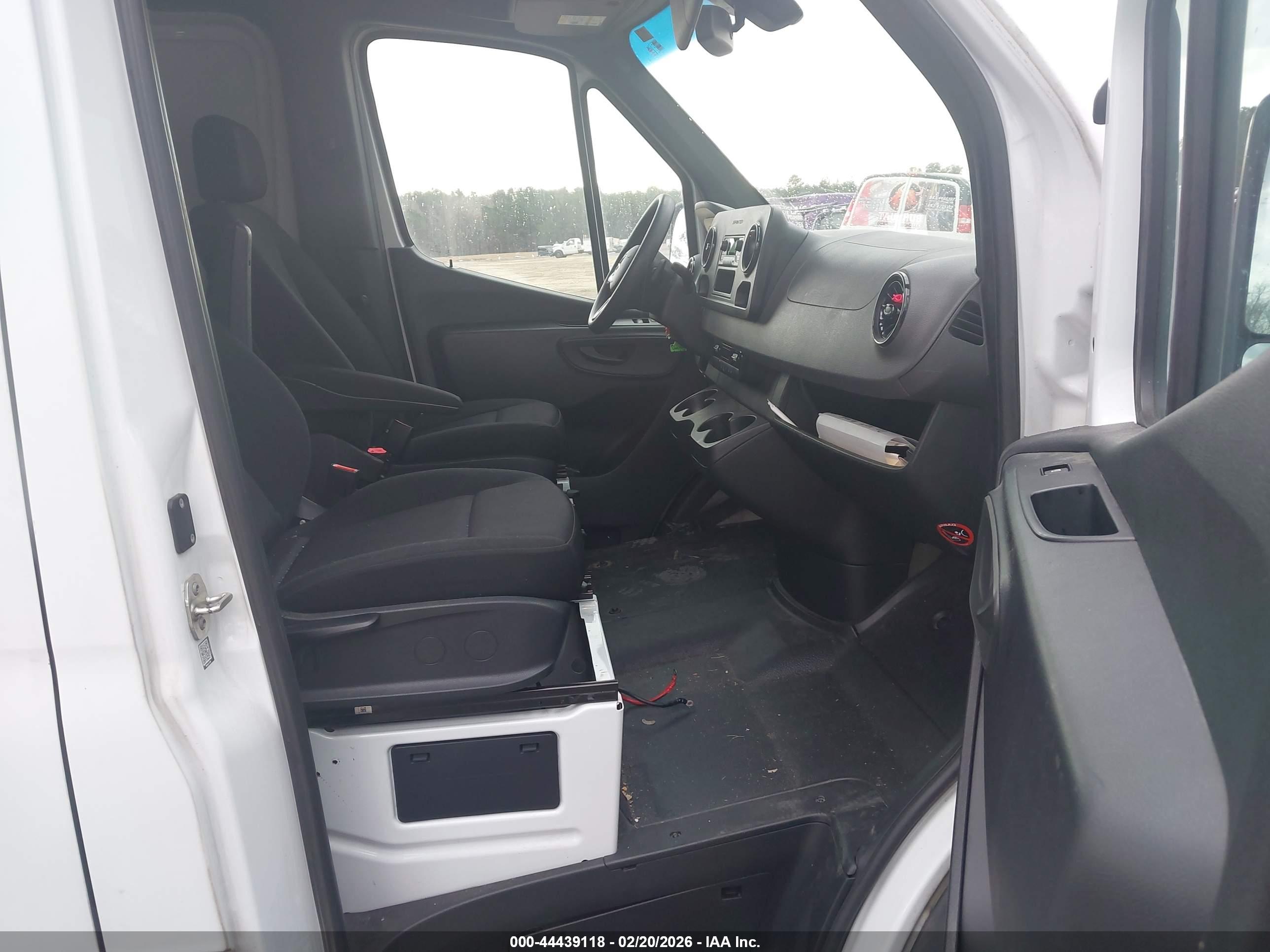 MERCEDES-BENZ SPRINTER image 5