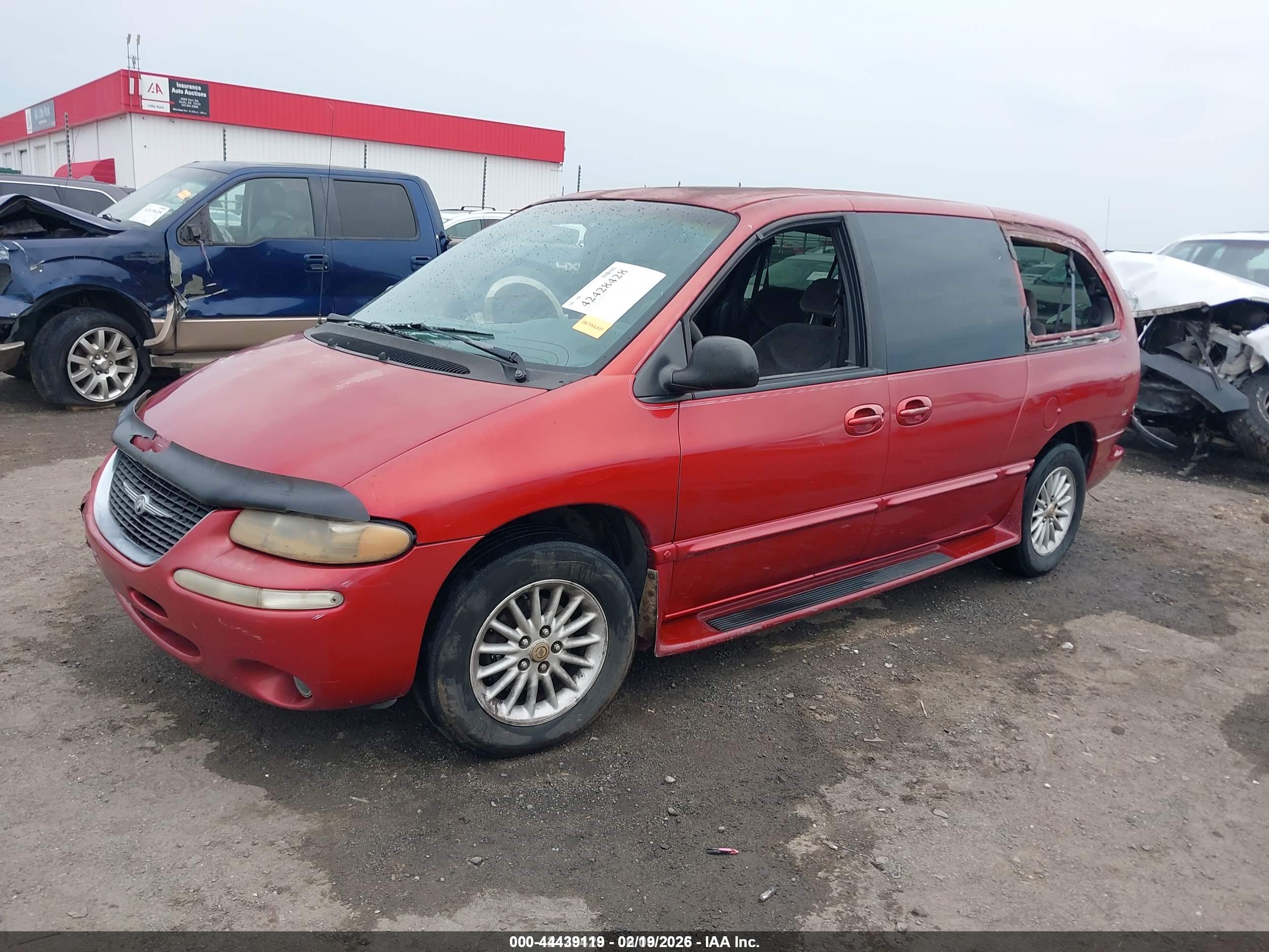 CHRYSLER TOWN image 2