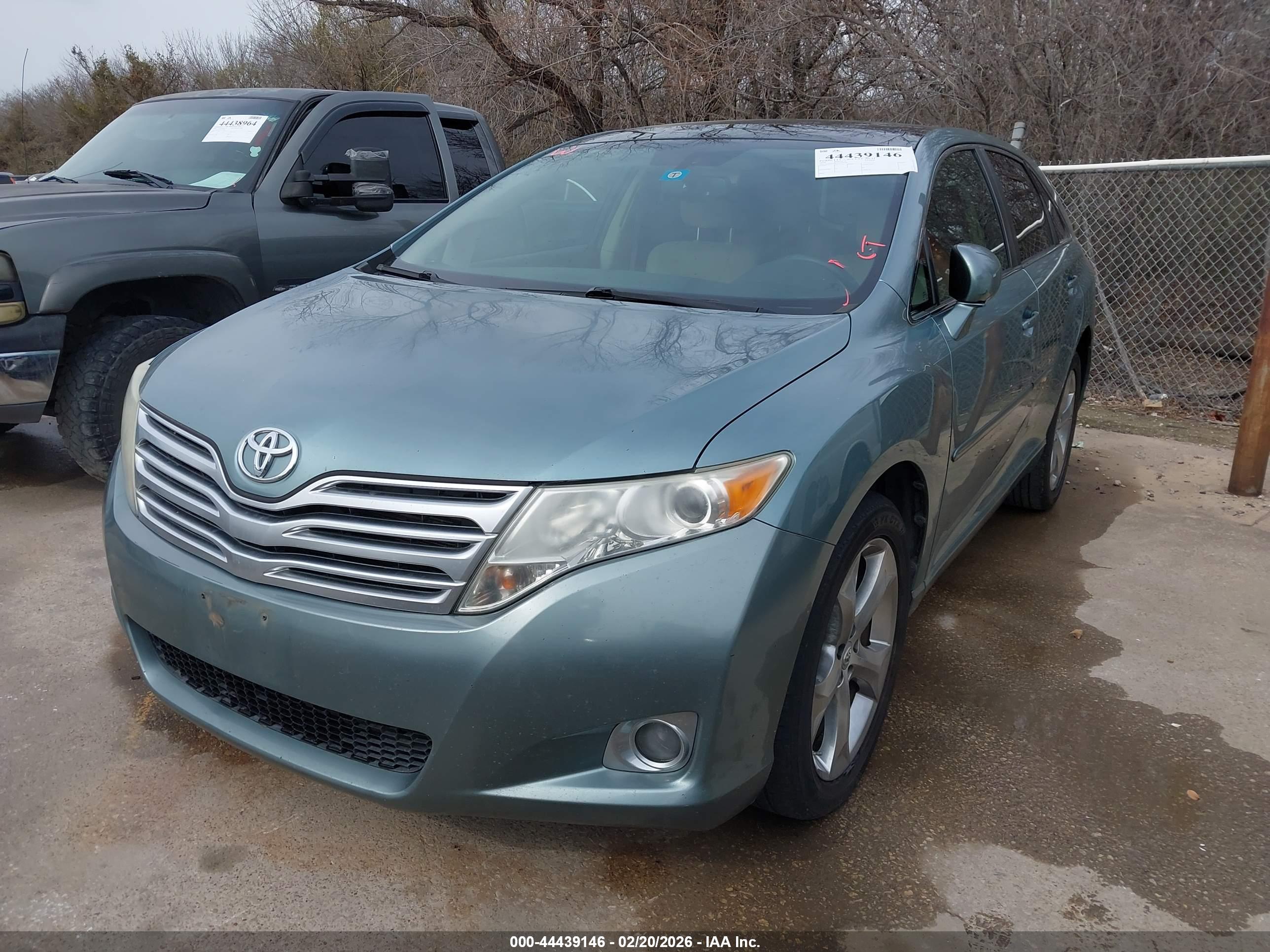TOYOTA VENZA image 2