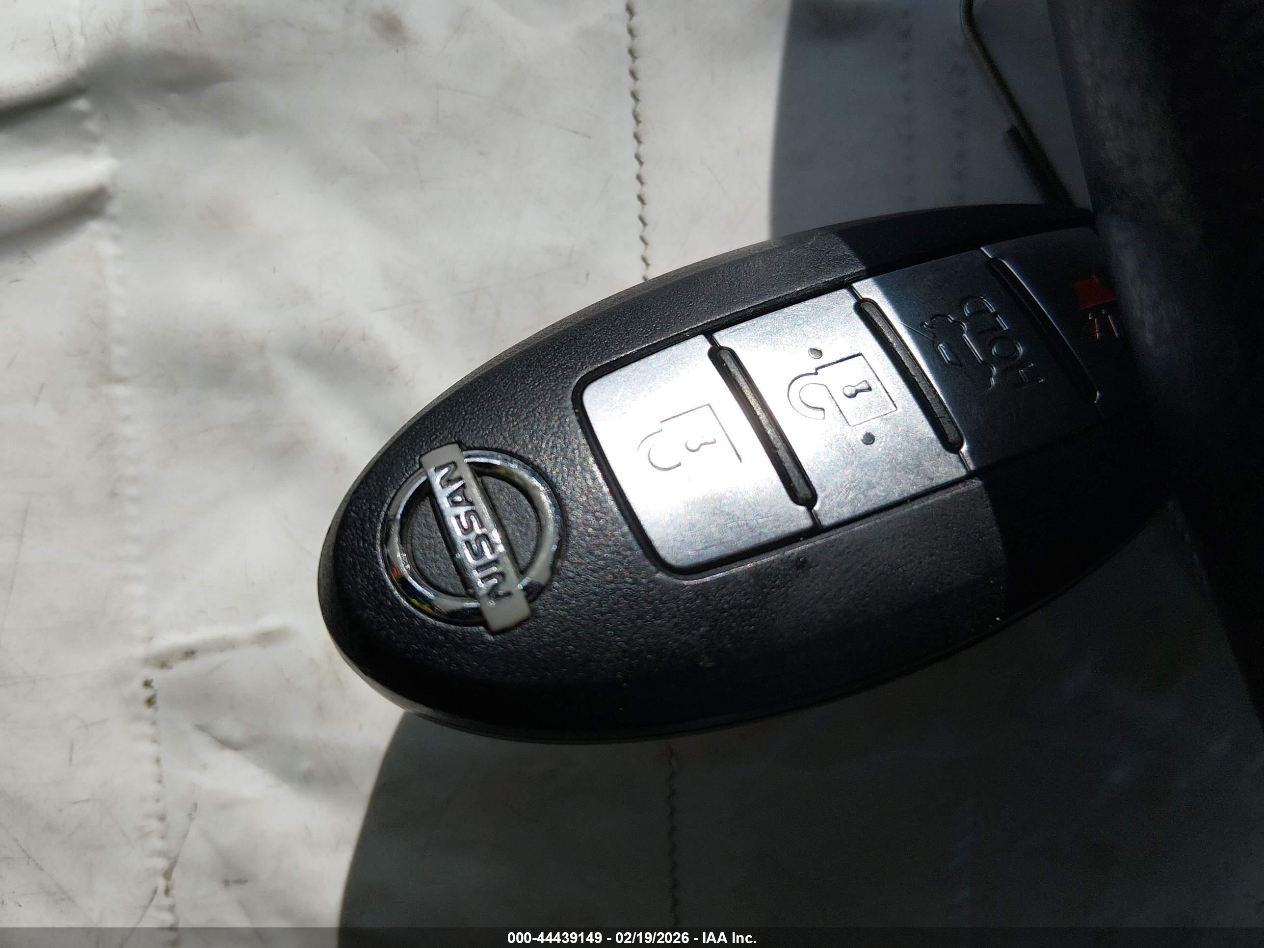 NISSAN MAXIMA image 11