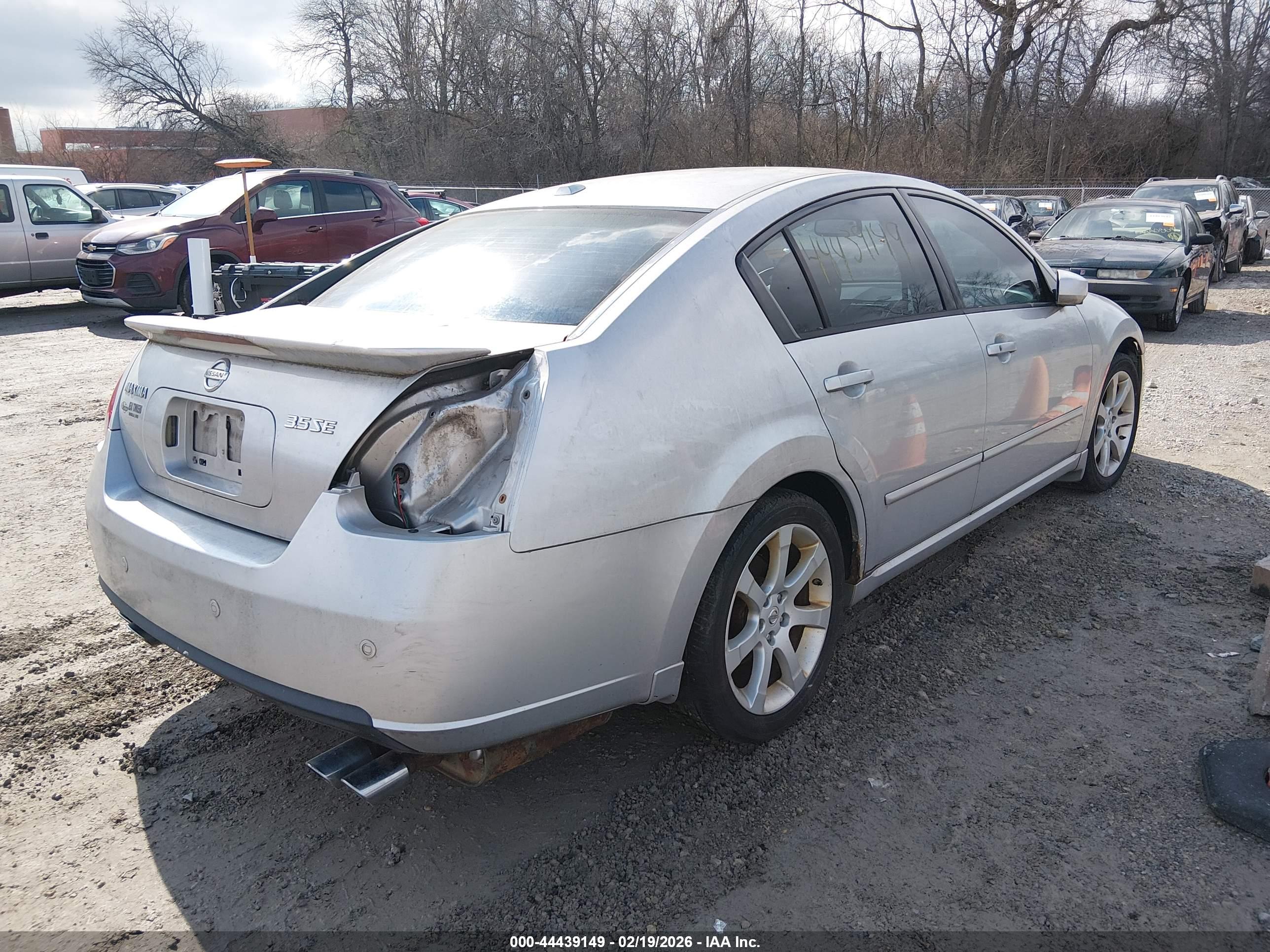 NISSAN MAXIMA image 4