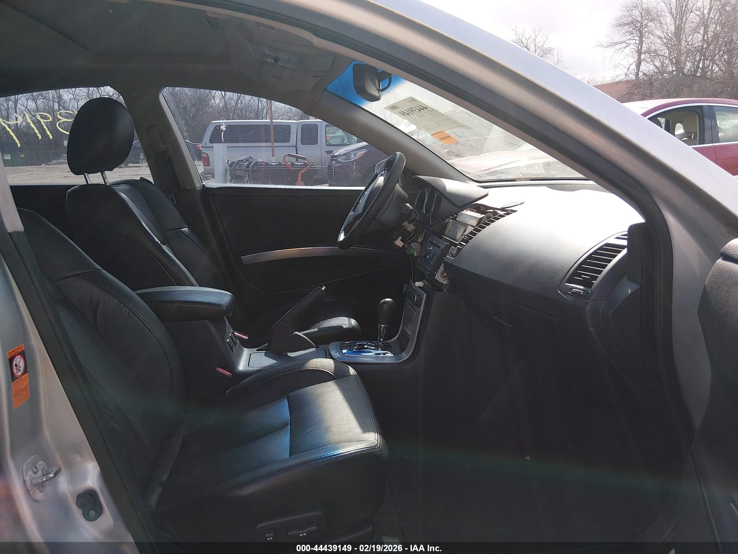 NISSAN MAXIMA image 5