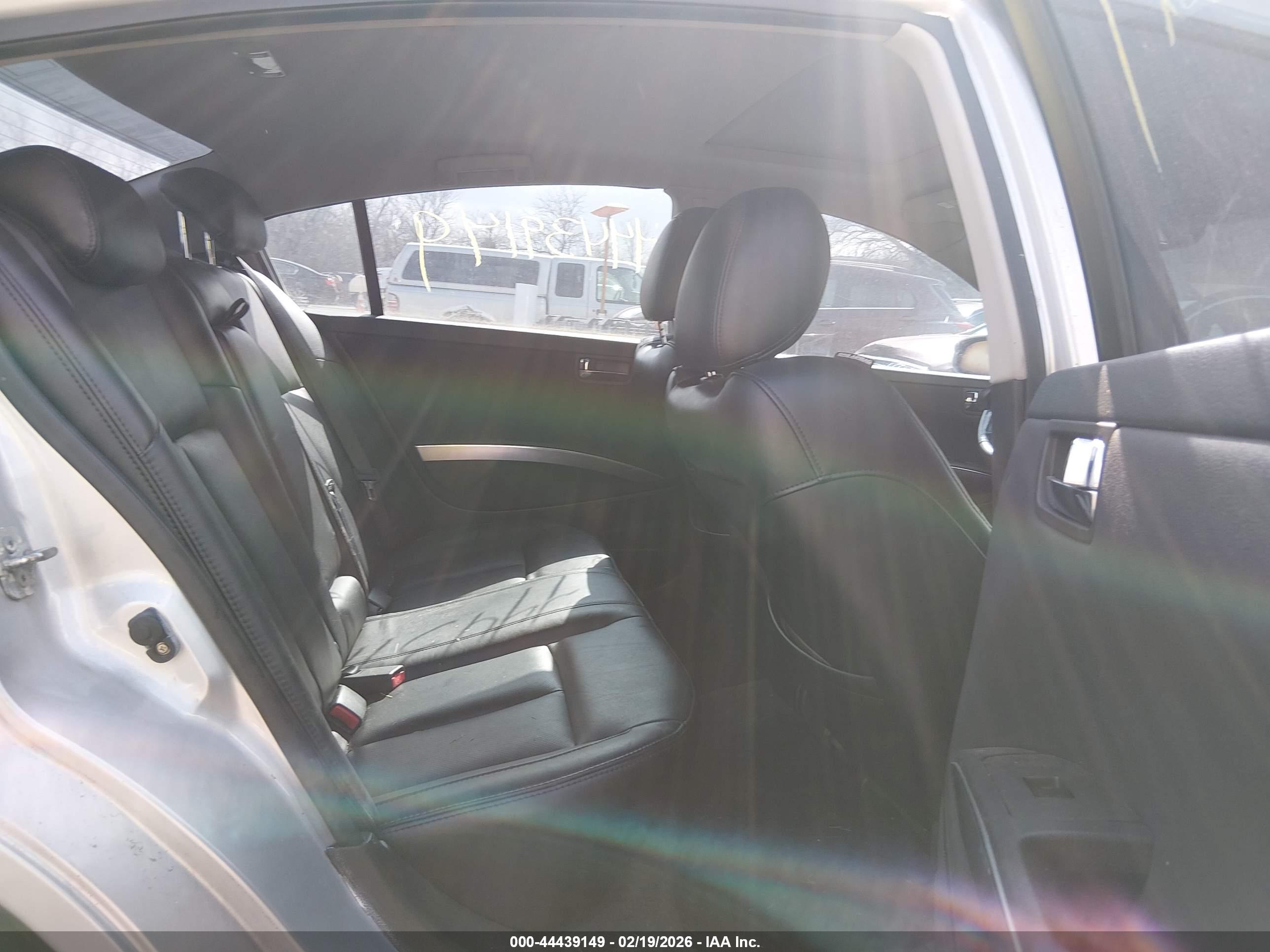 NISSAN MAXIMA image 8