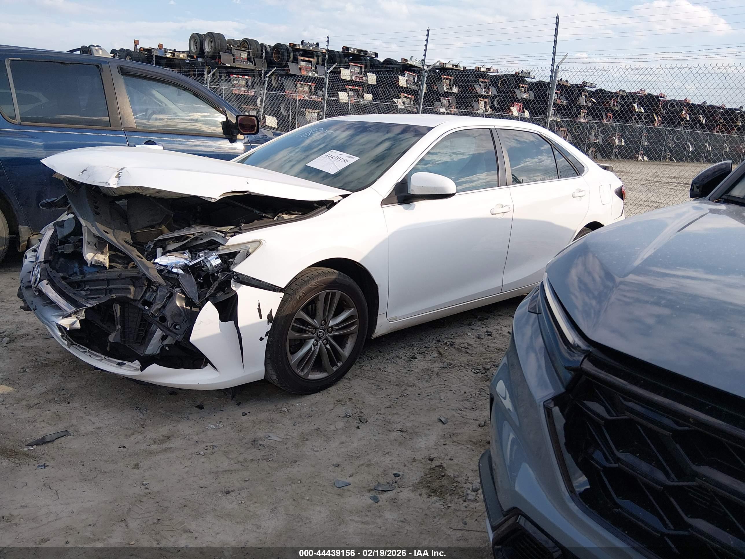 TOYOTA CAMRY image 2