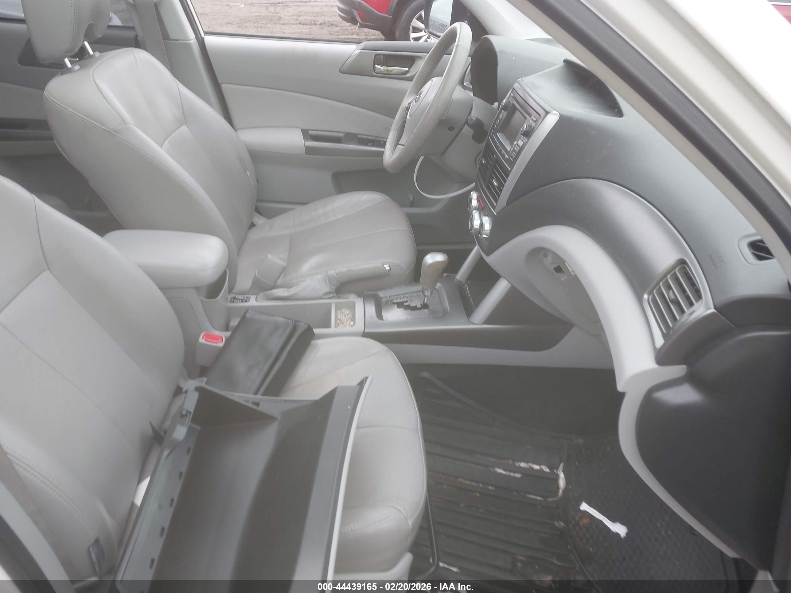 SUBARU FORESTER image 5