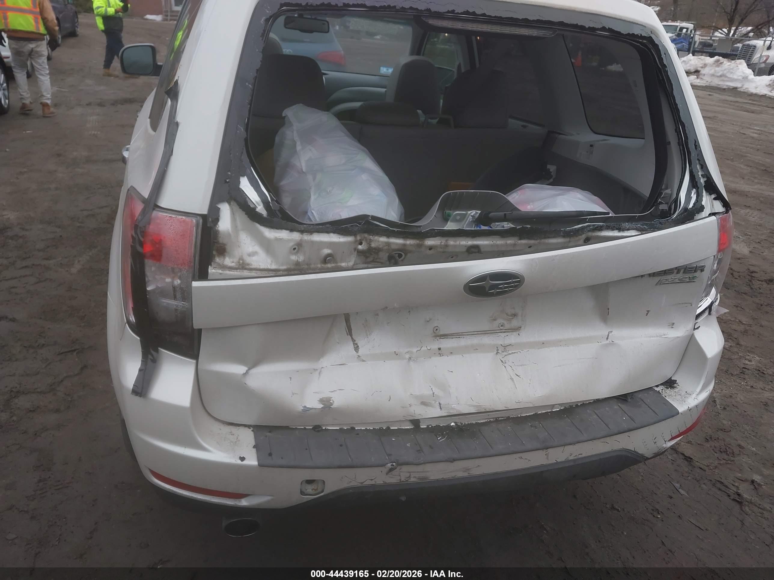SUBARU FORESTER image 6