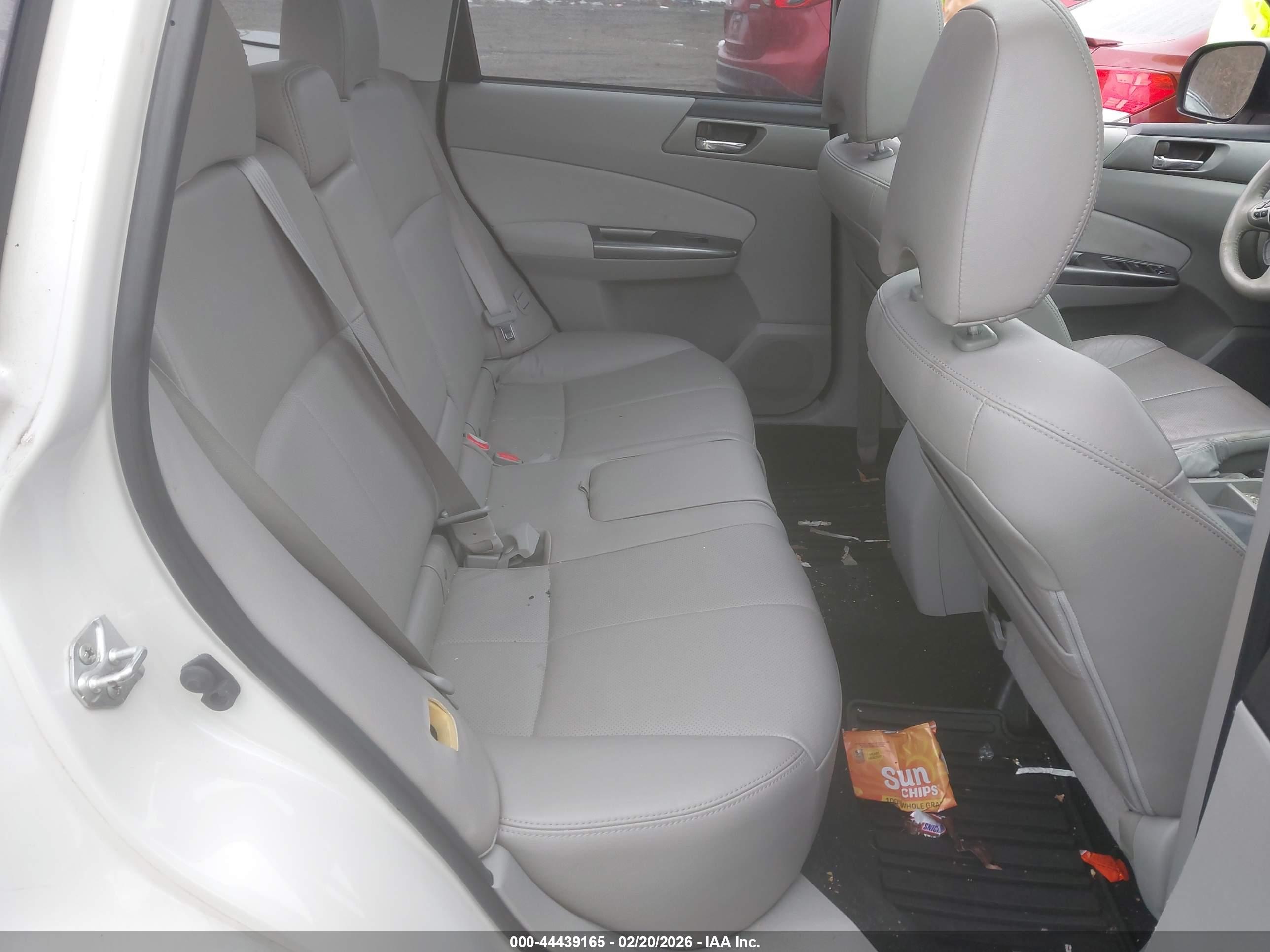 SUBARU FORESTER image 8