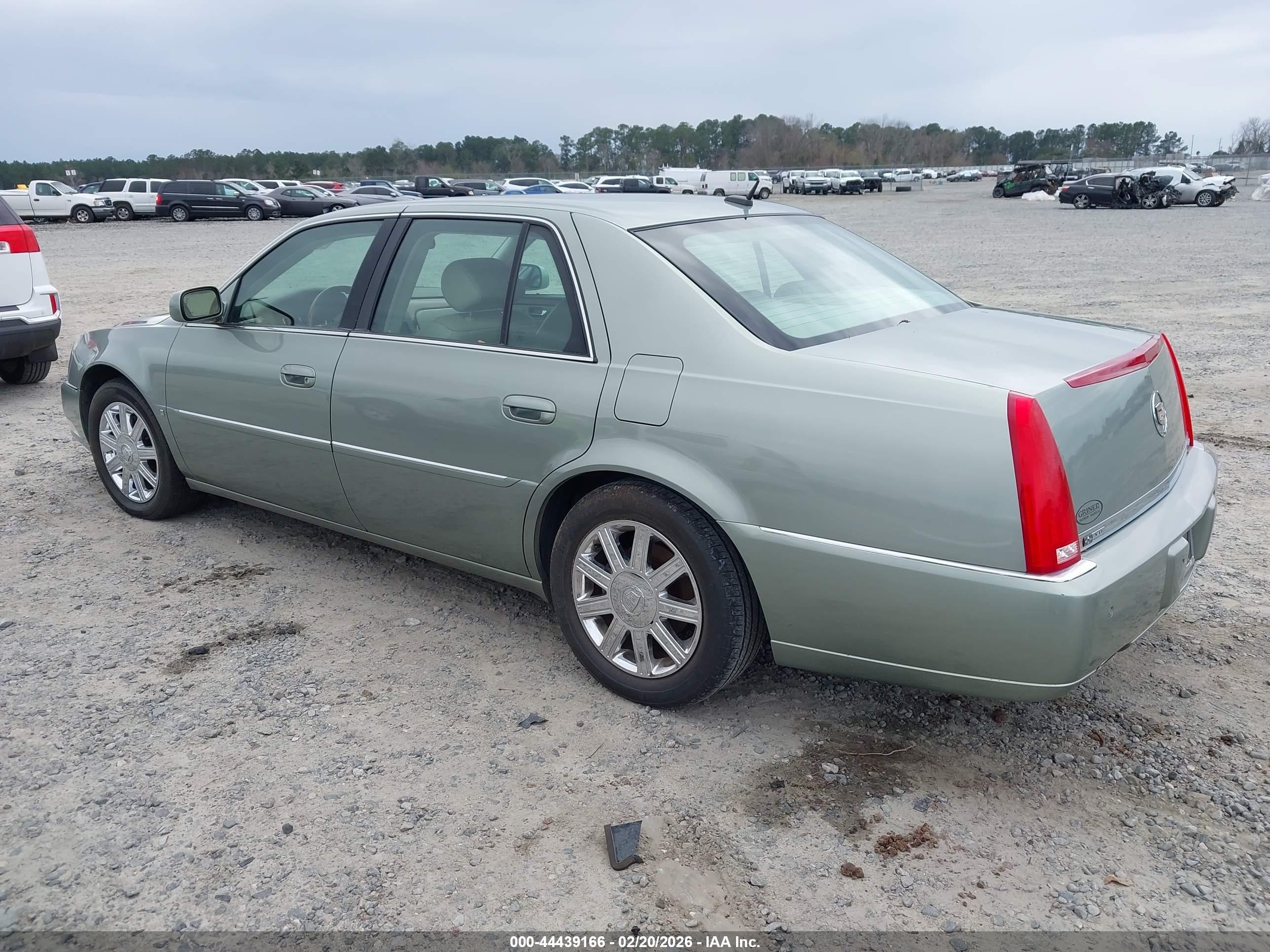 CADILLAC DTS image 3