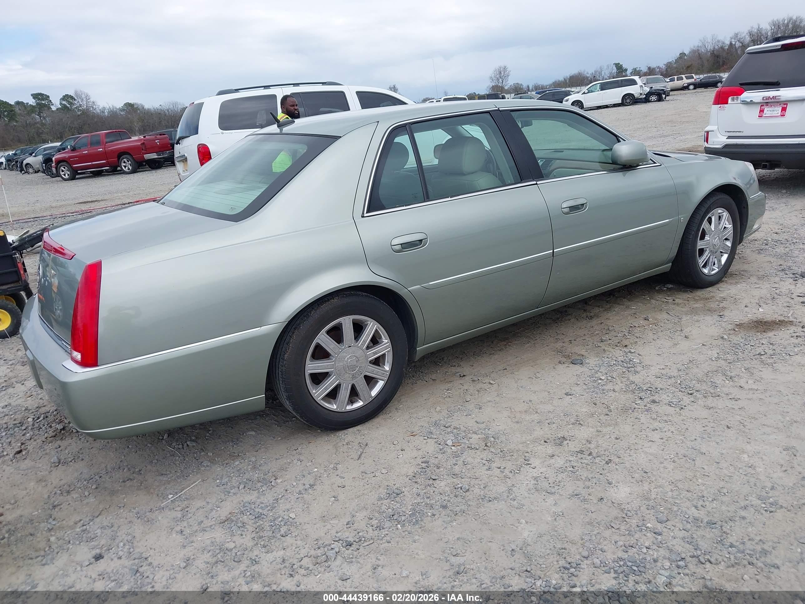 CADILLAC DTS image 4