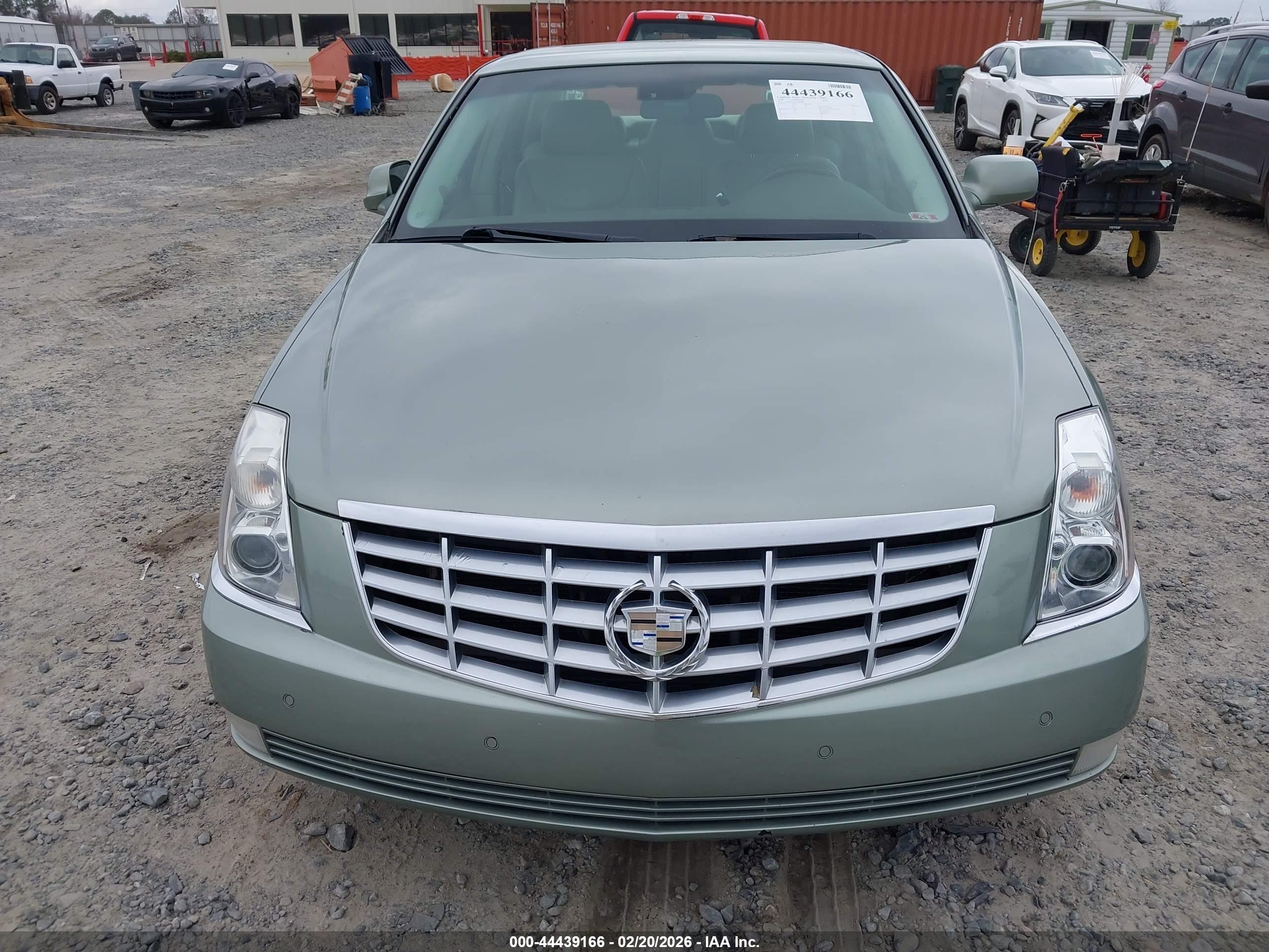 CADILLAC DTS image 6