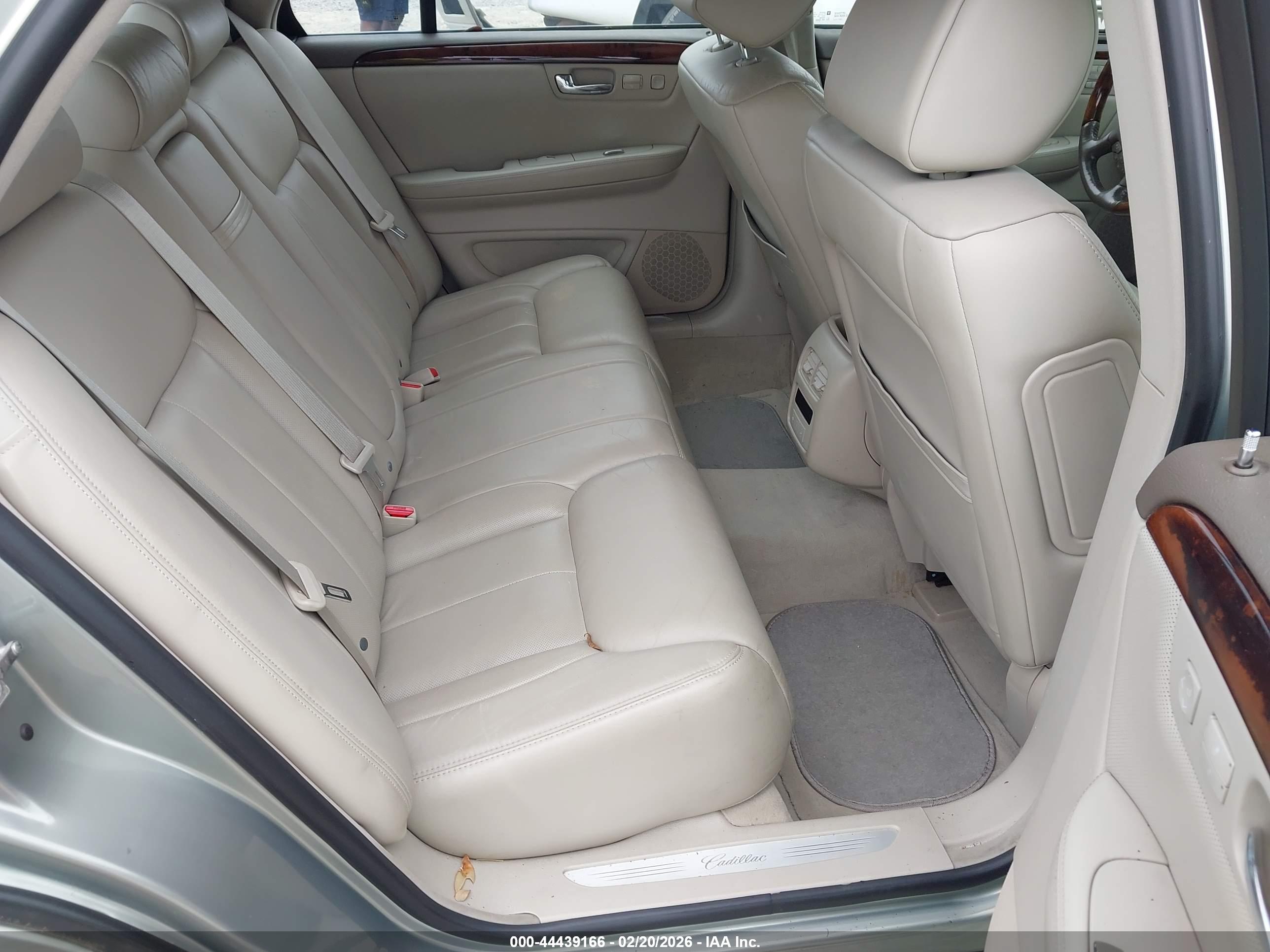 CADILLAC DTS image 8