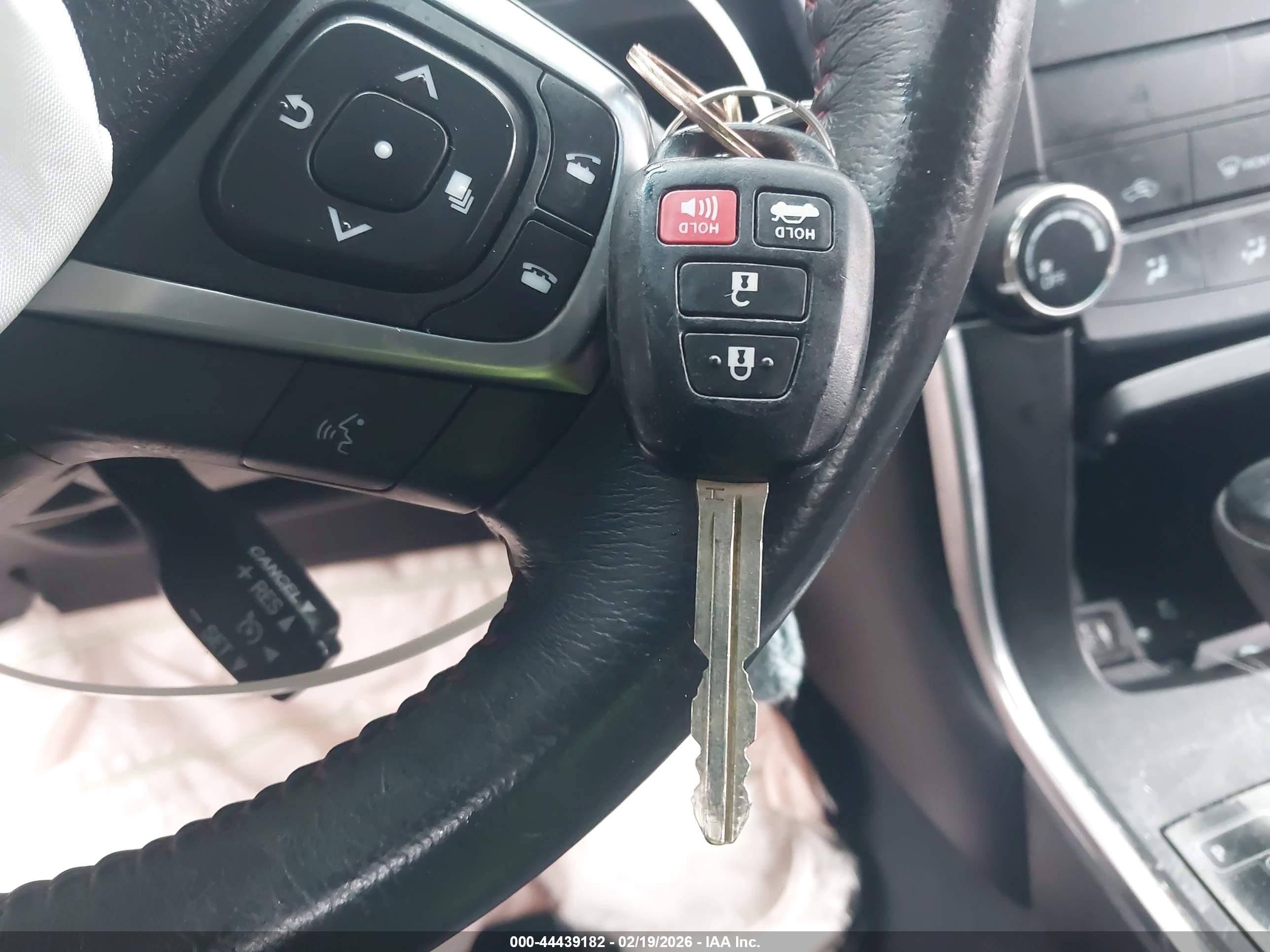 TOYOTA CAMRY image 11