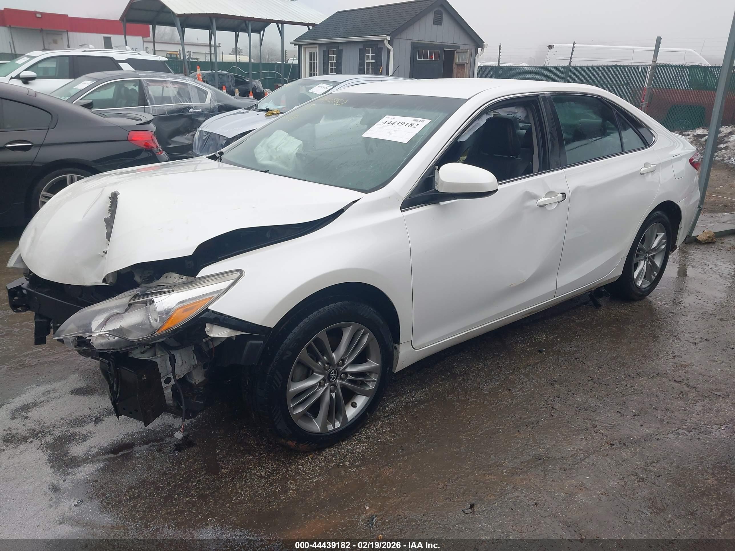 TOYOTA CAMRY image 2