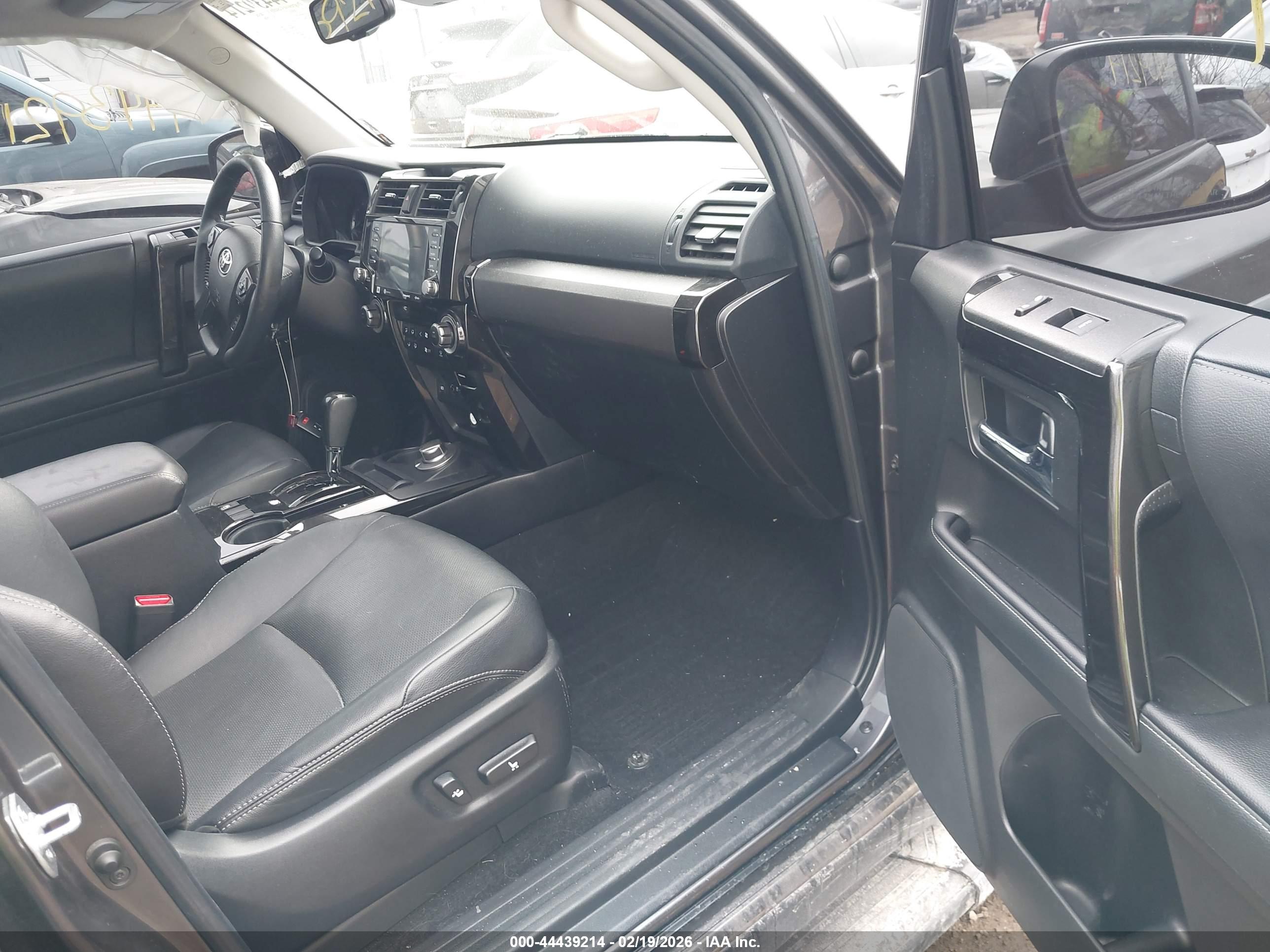 TOYOTA 4RUNNER image 5