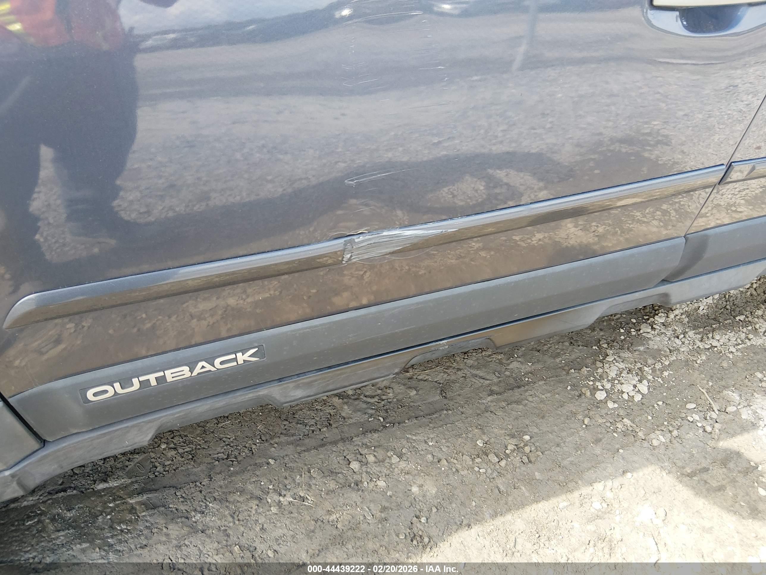 SUBARU OUTBACK image 6