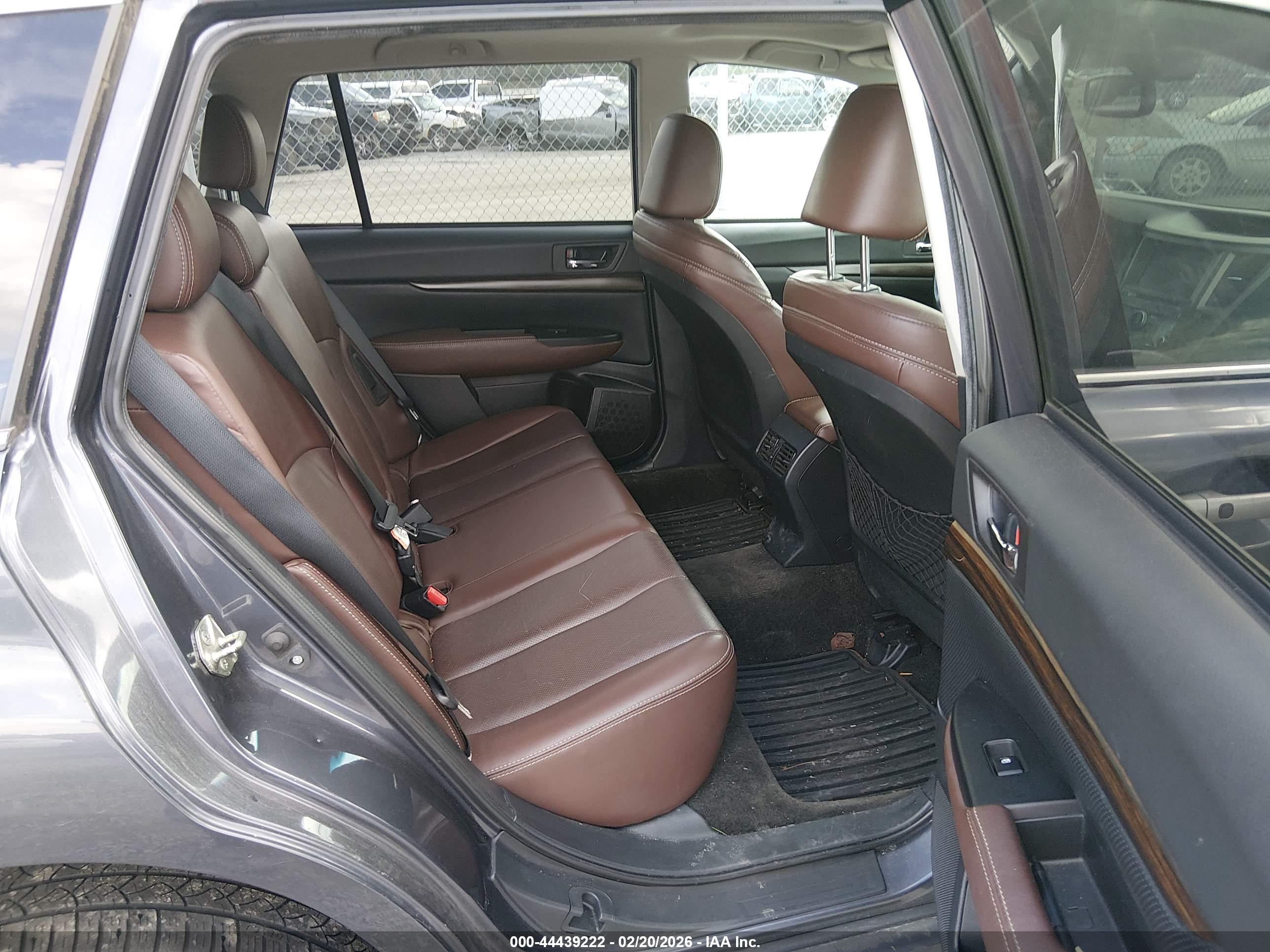 SUBARU OUTBACK image 8