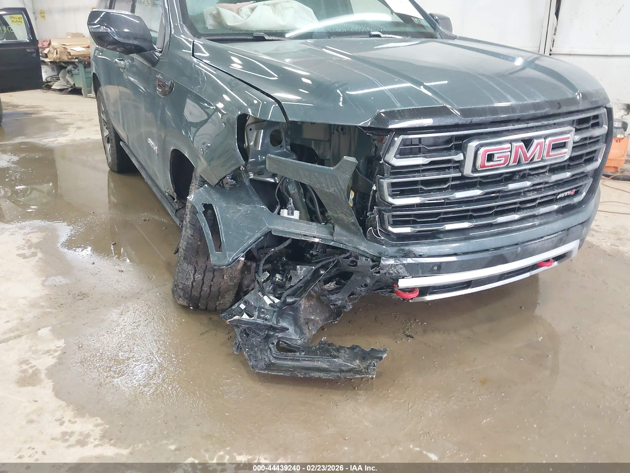 GMC YUKON image 6