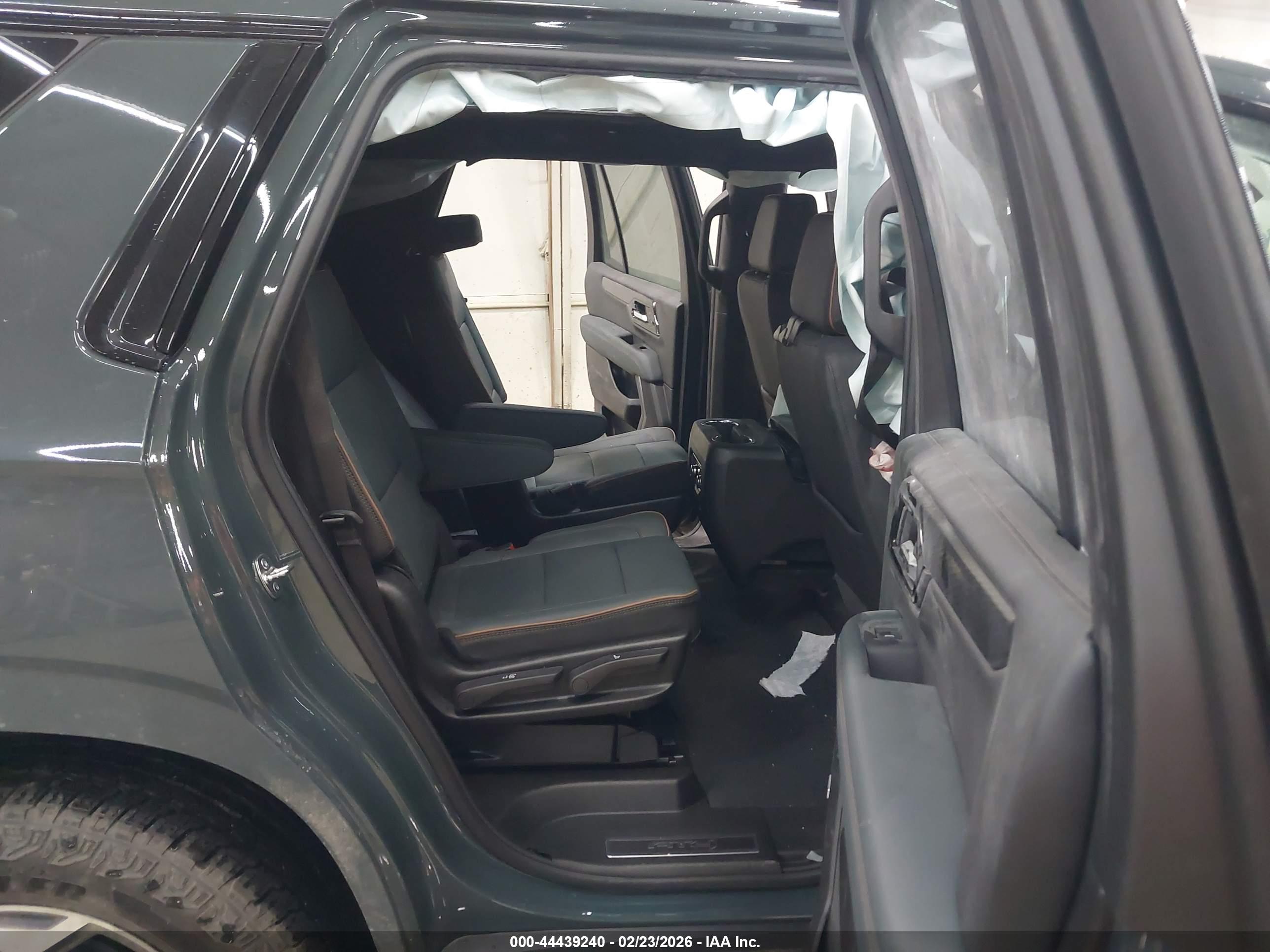 GMC YUKON image 8