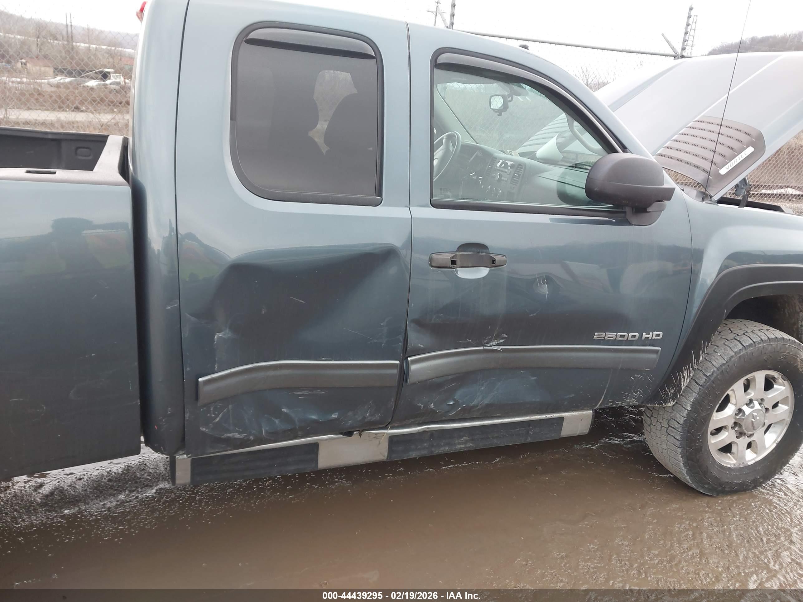 CHEVROLET SILVERADO image 6