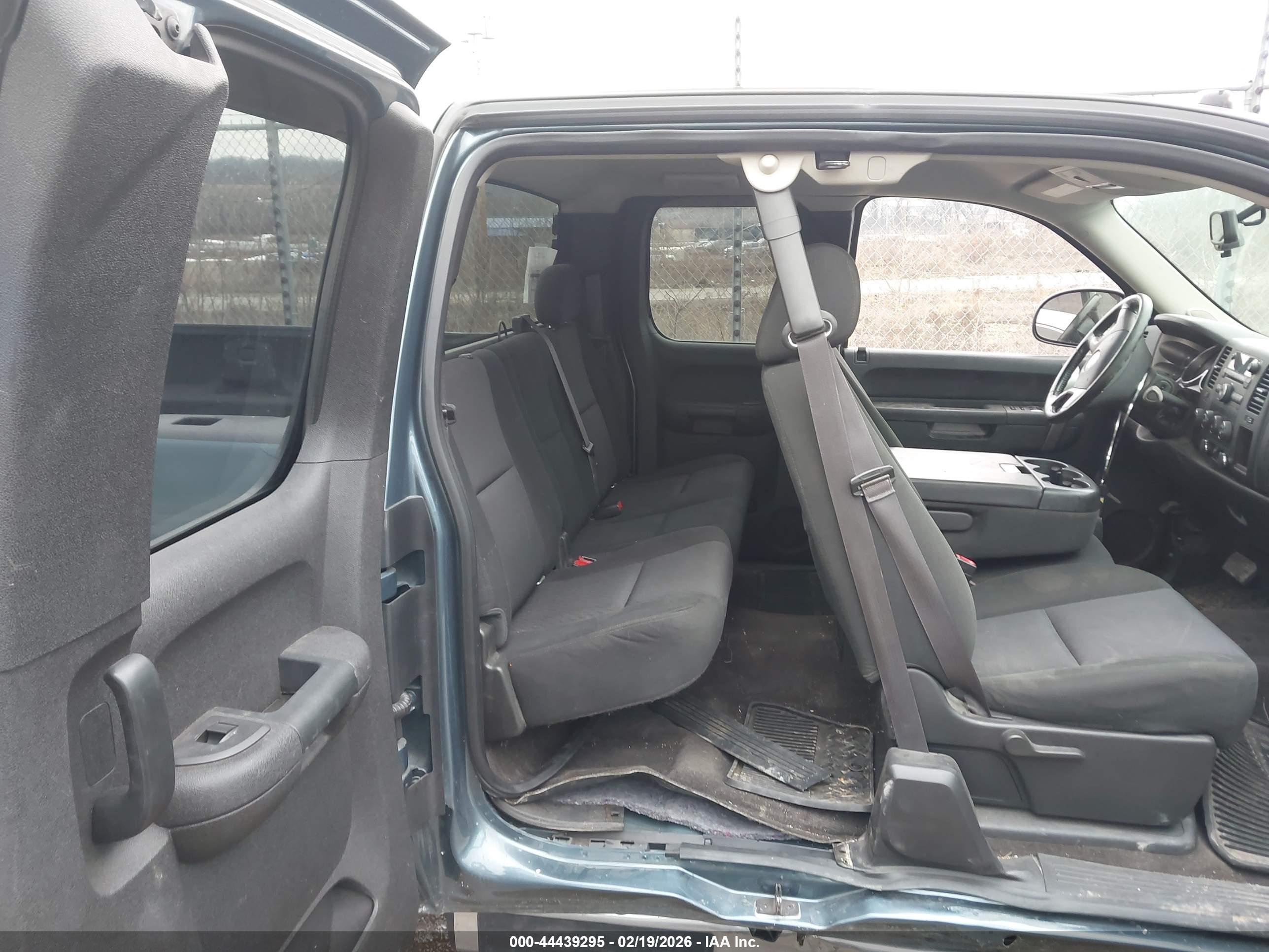 CHEVROLET SILVERADO image 8