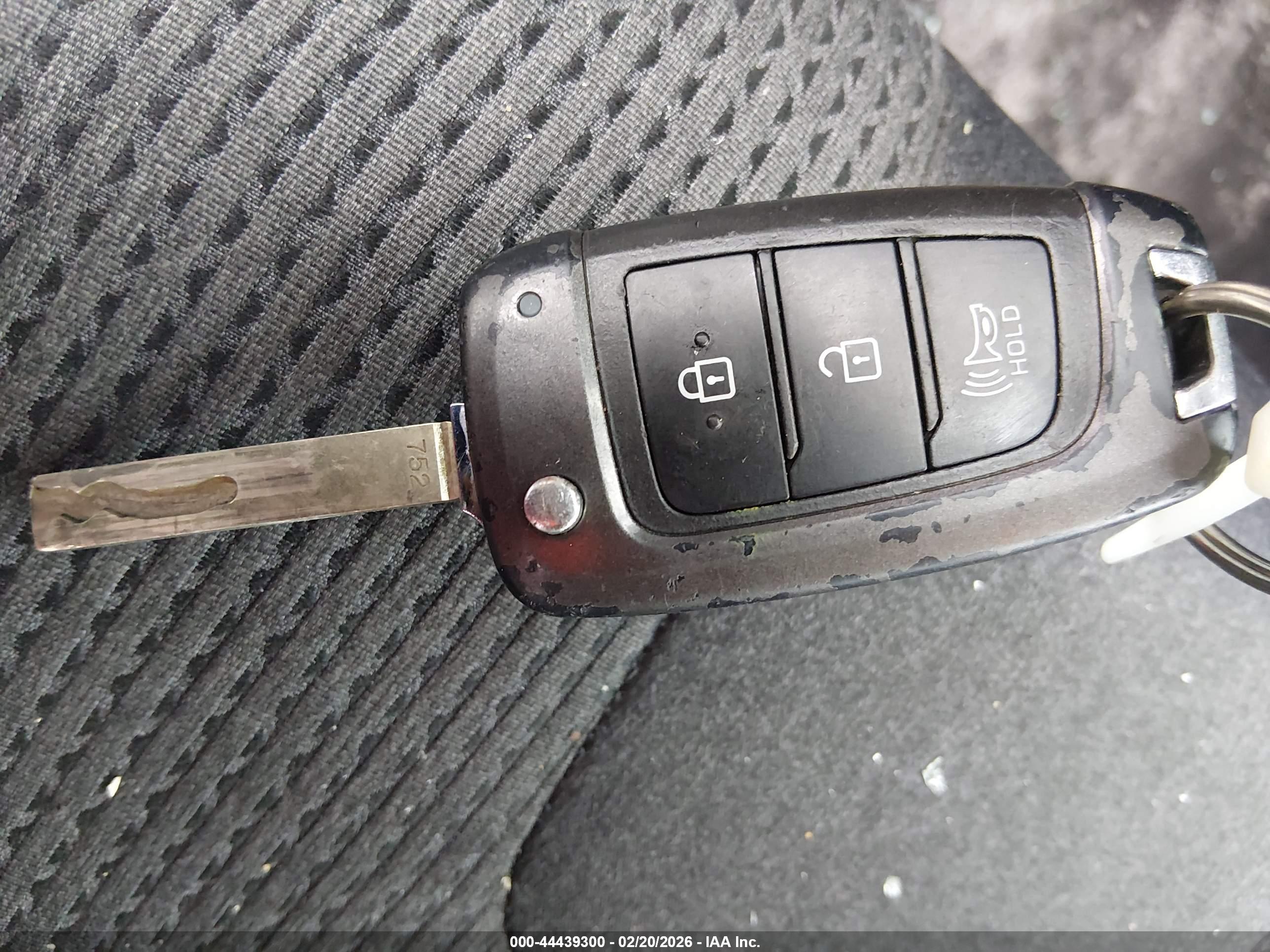 HYUNDAI SANTA image 11