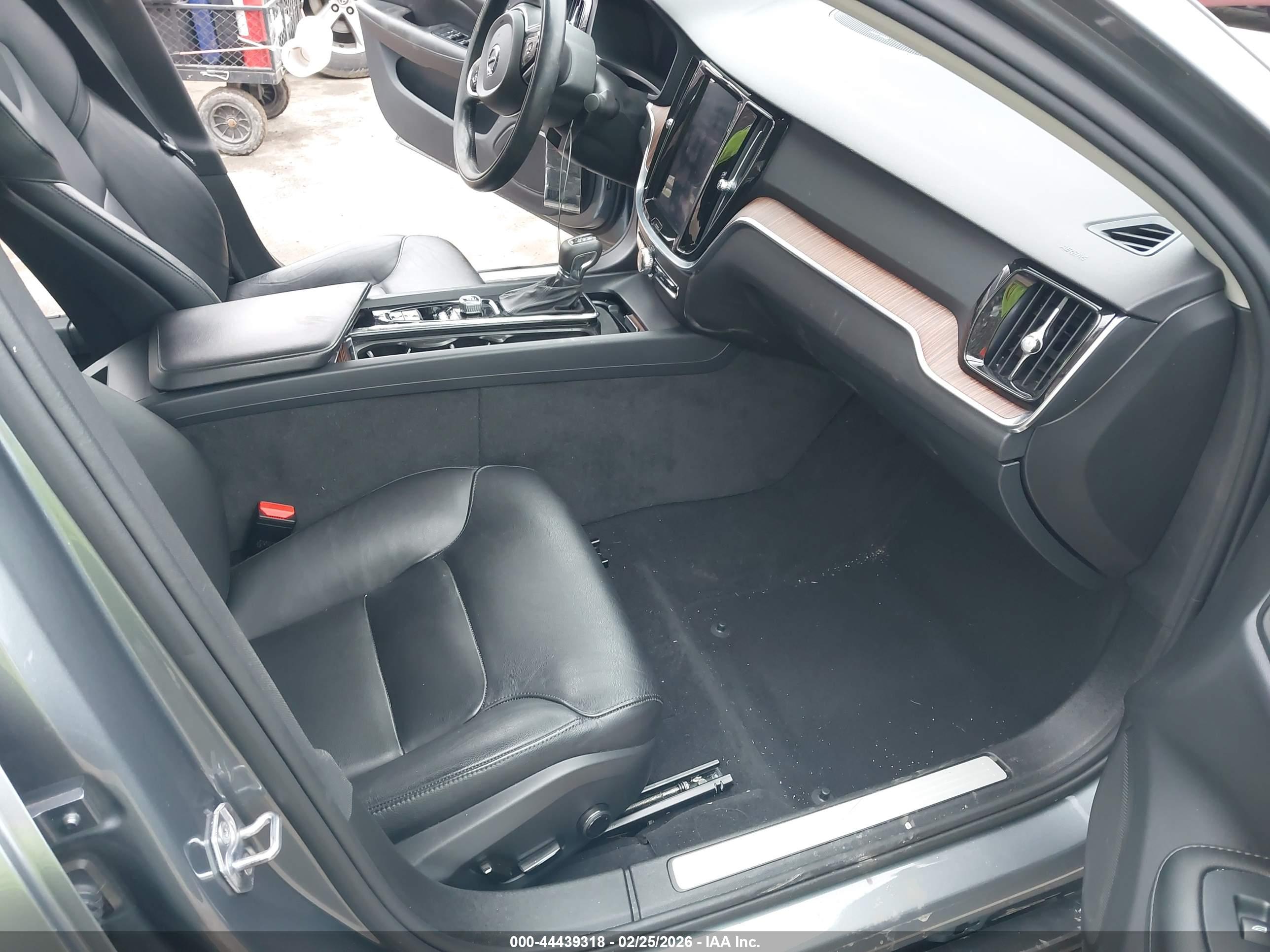VOLVO S60 image 5