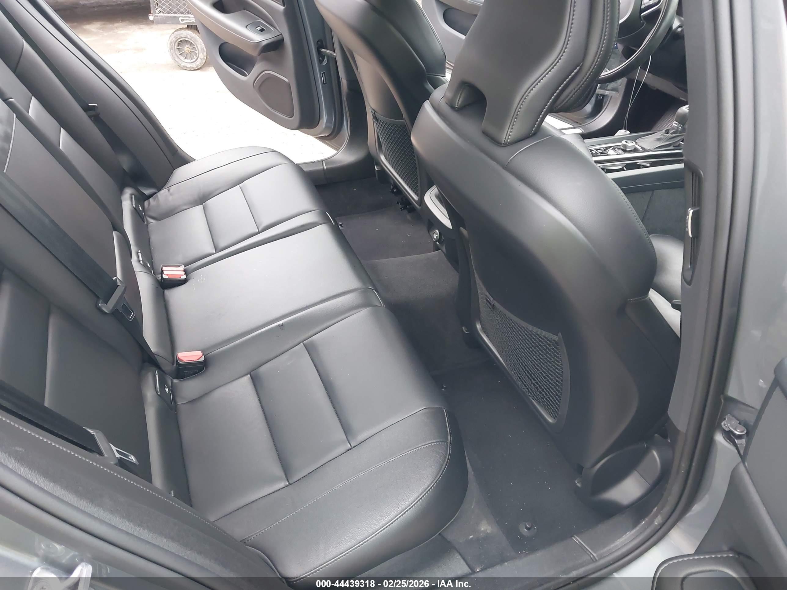 VOLVO S60 image 8