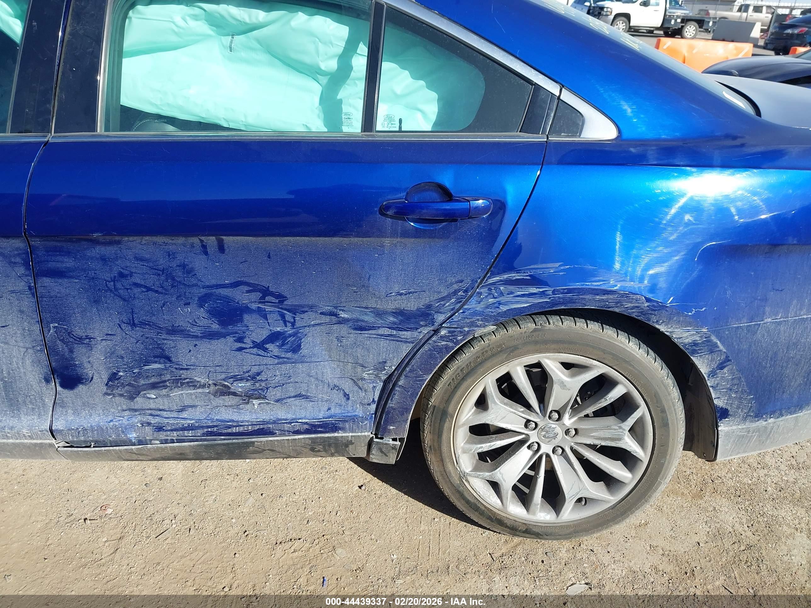 FORD TAURUS image 6