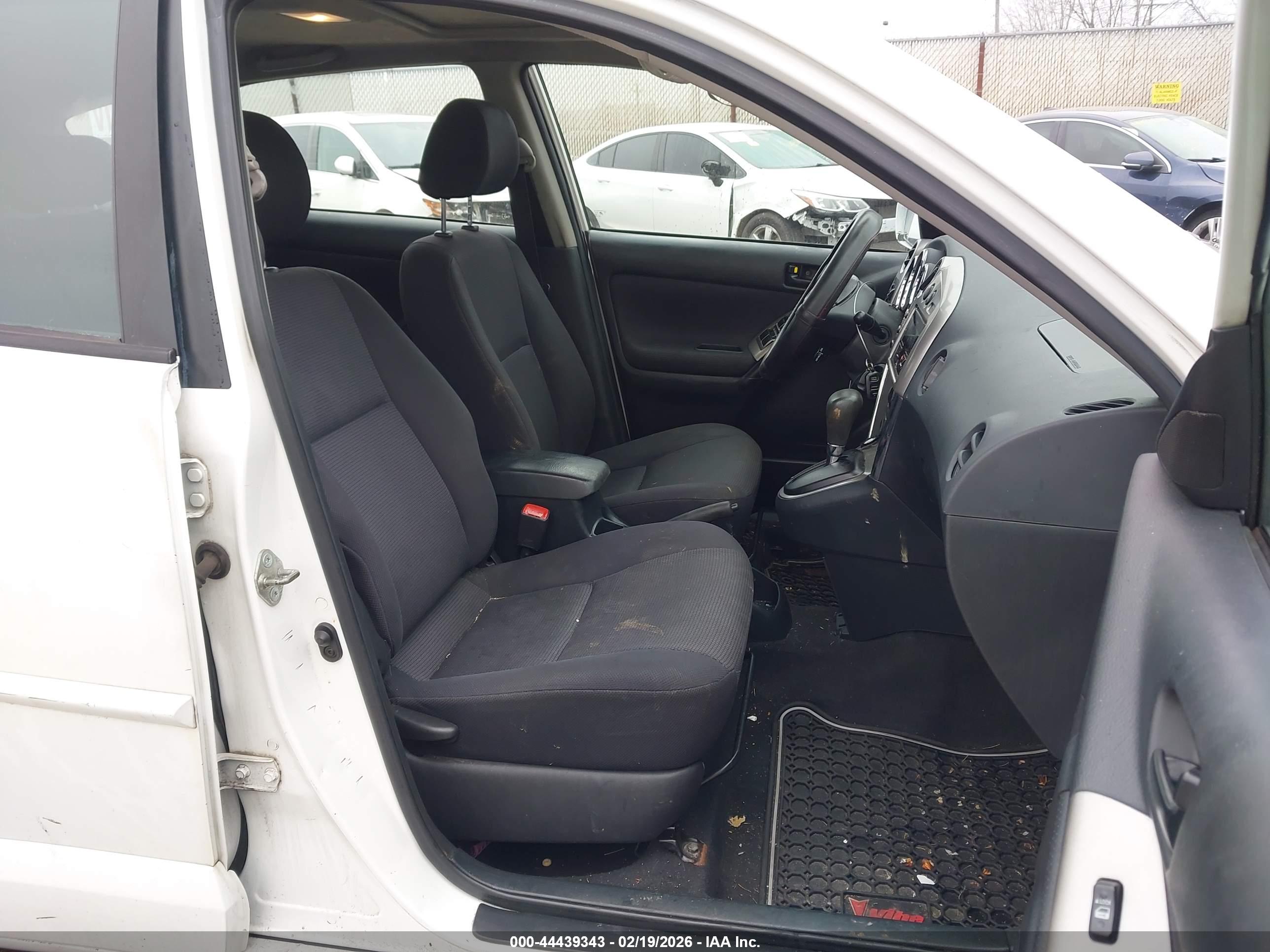 PONTIAC VIBE image 5