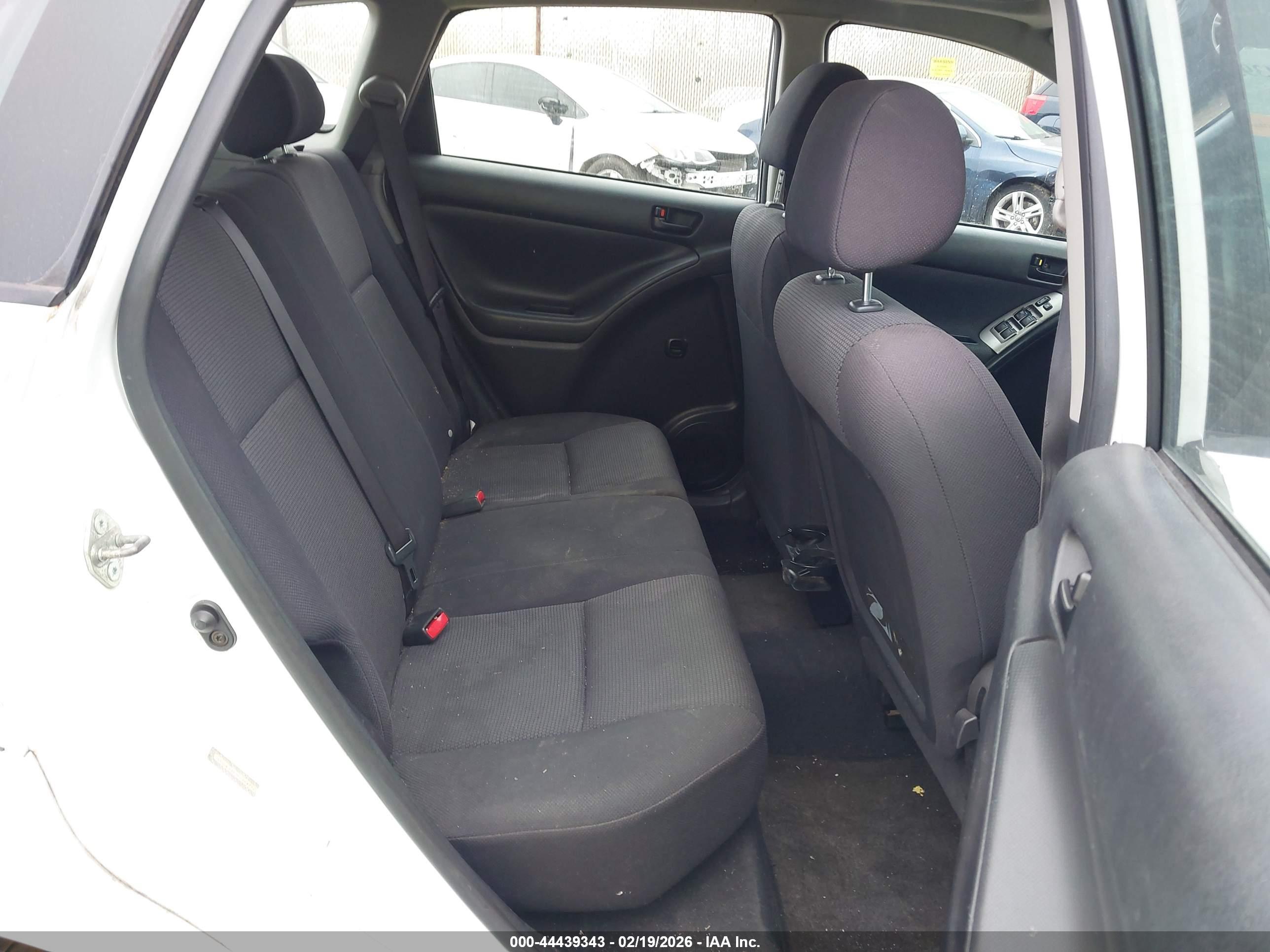PONTIAC VIBE image 8