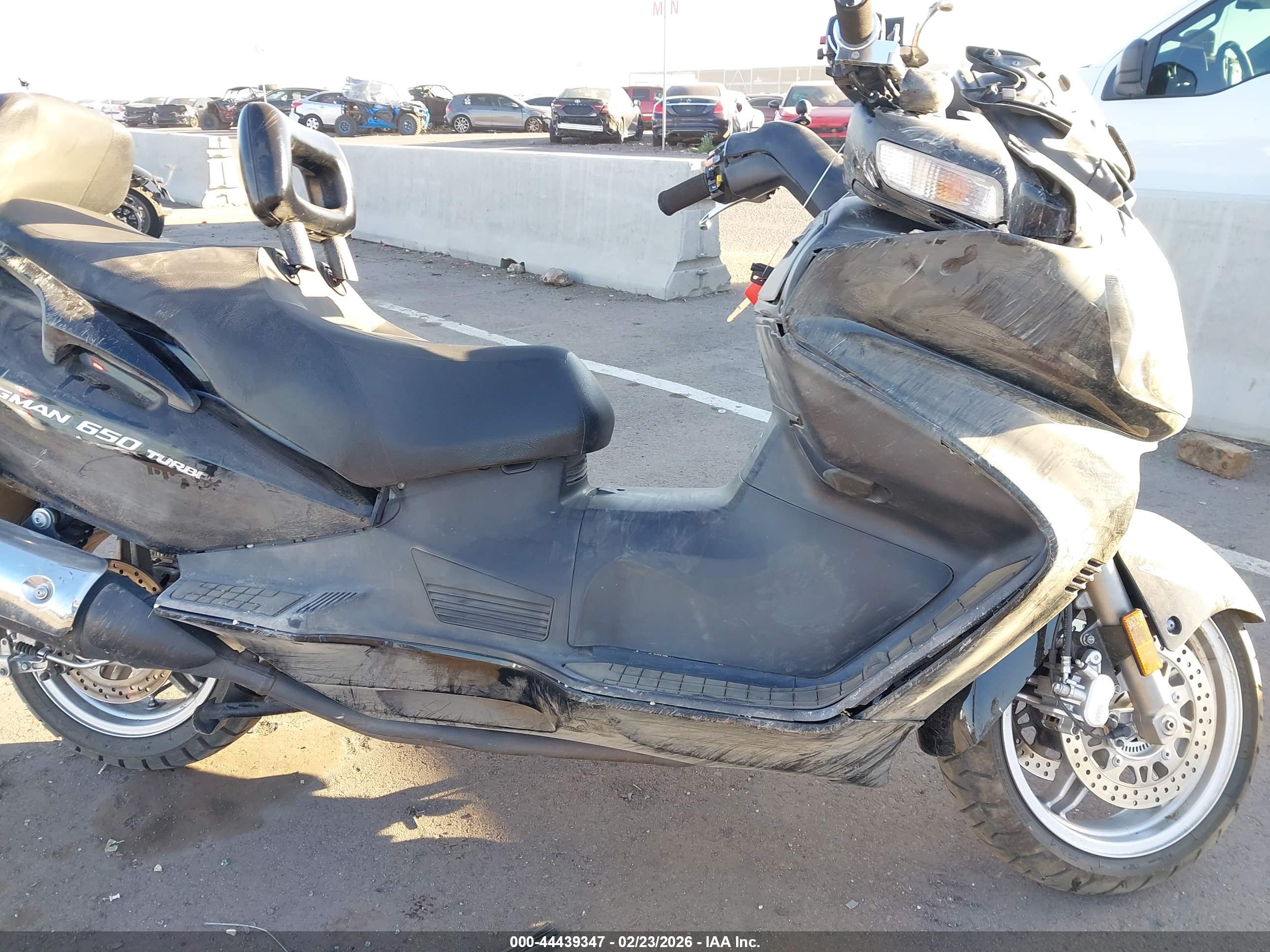 SUZUKI AN650 image 8