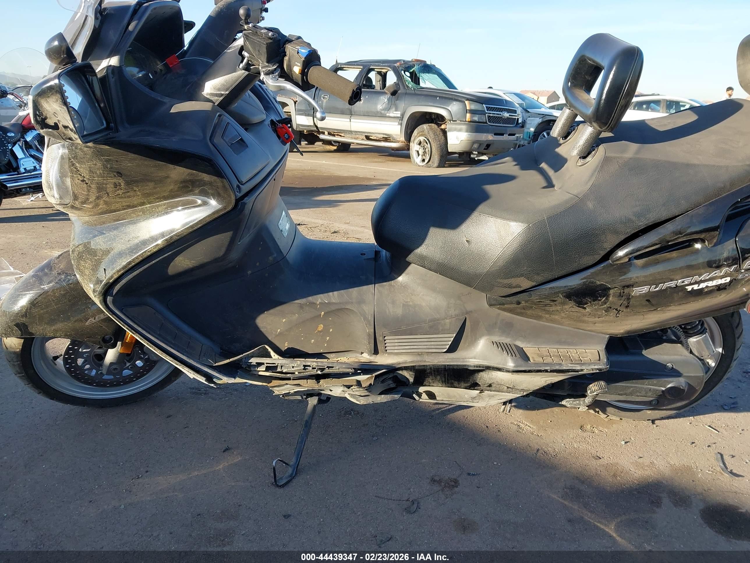 SUZUKI AN650 image 9