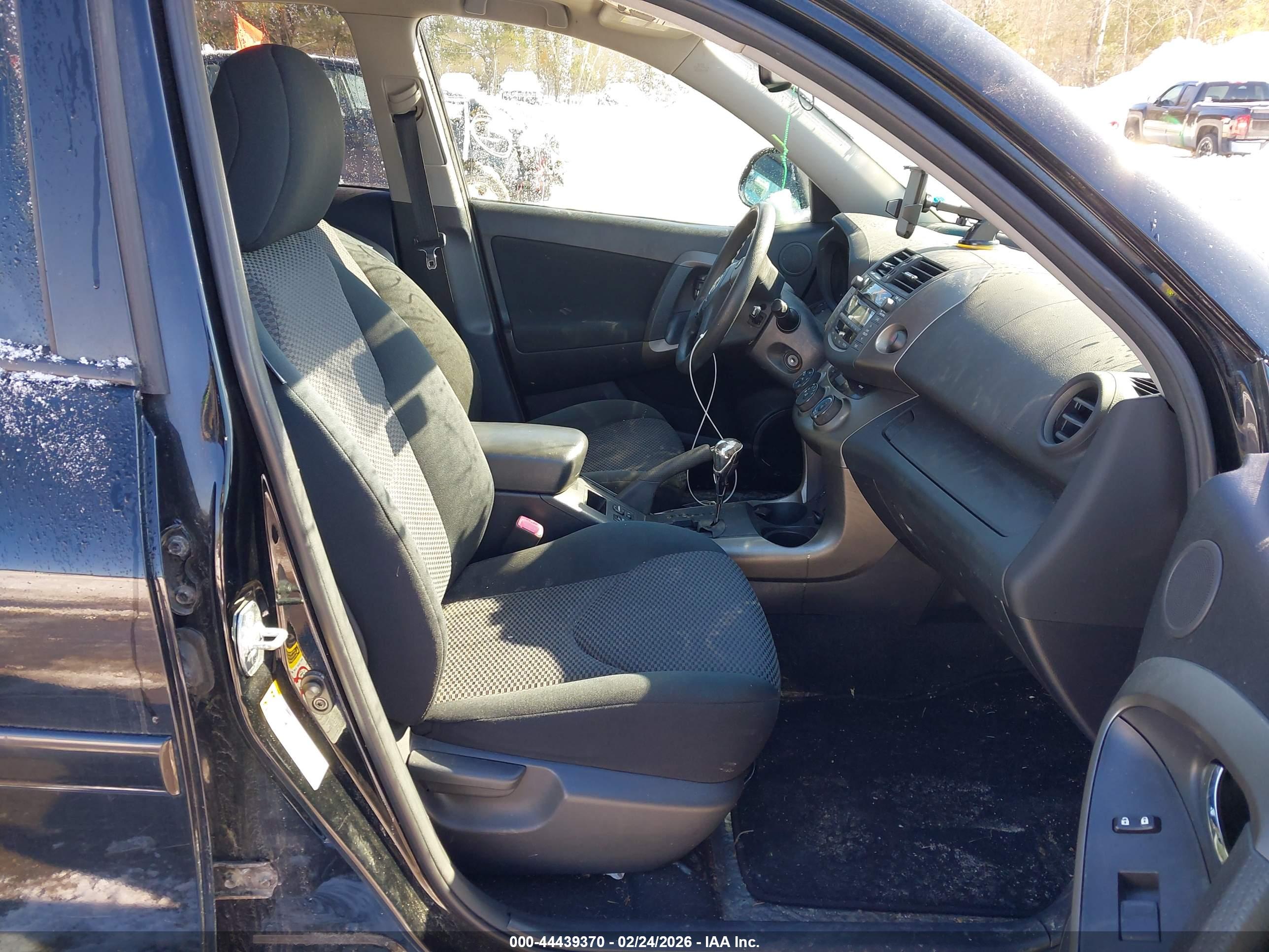 TOYOTA RAV4 image 5