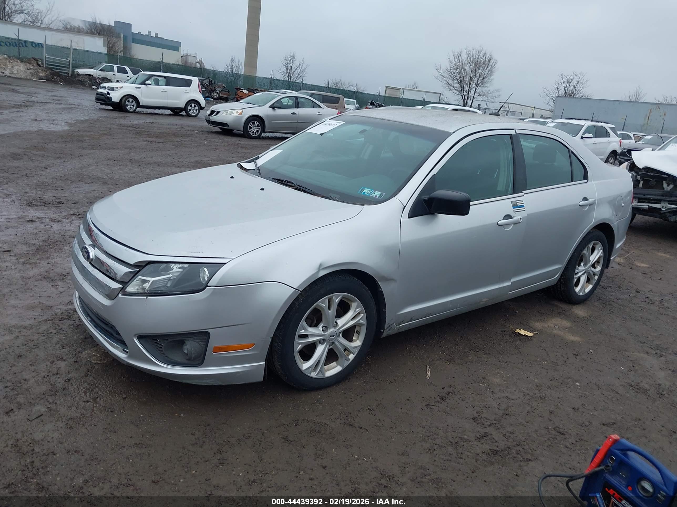 FORD FUSION image 2