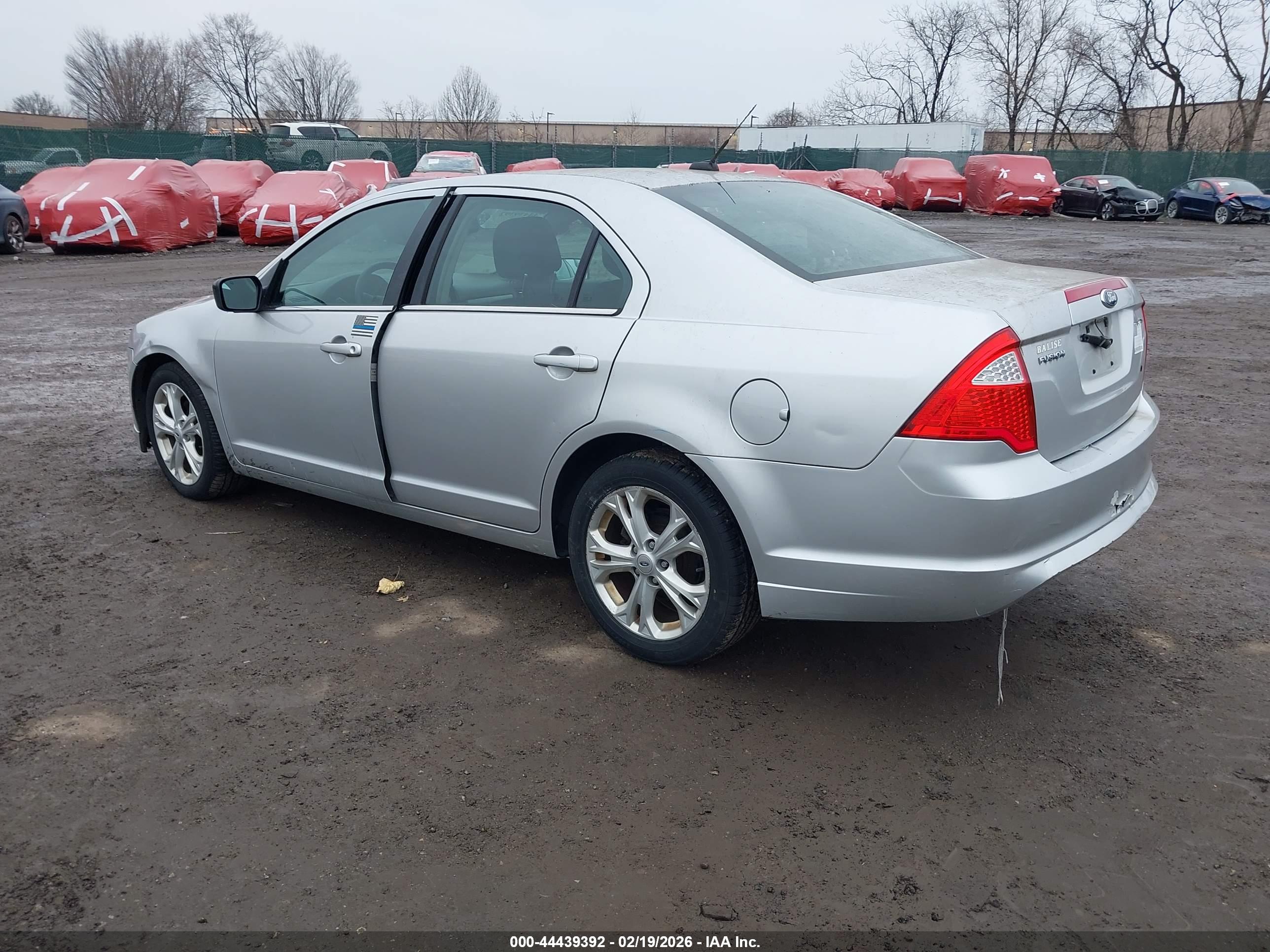 FORD FUSION image 3